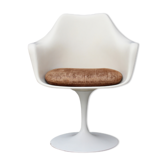 Tulip armchair bu Eero Saarinen, Knoll 50