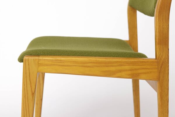 Chaise en chêne scandinave vintage, années 1970, design norvégien, nouvellement rembourrée.
