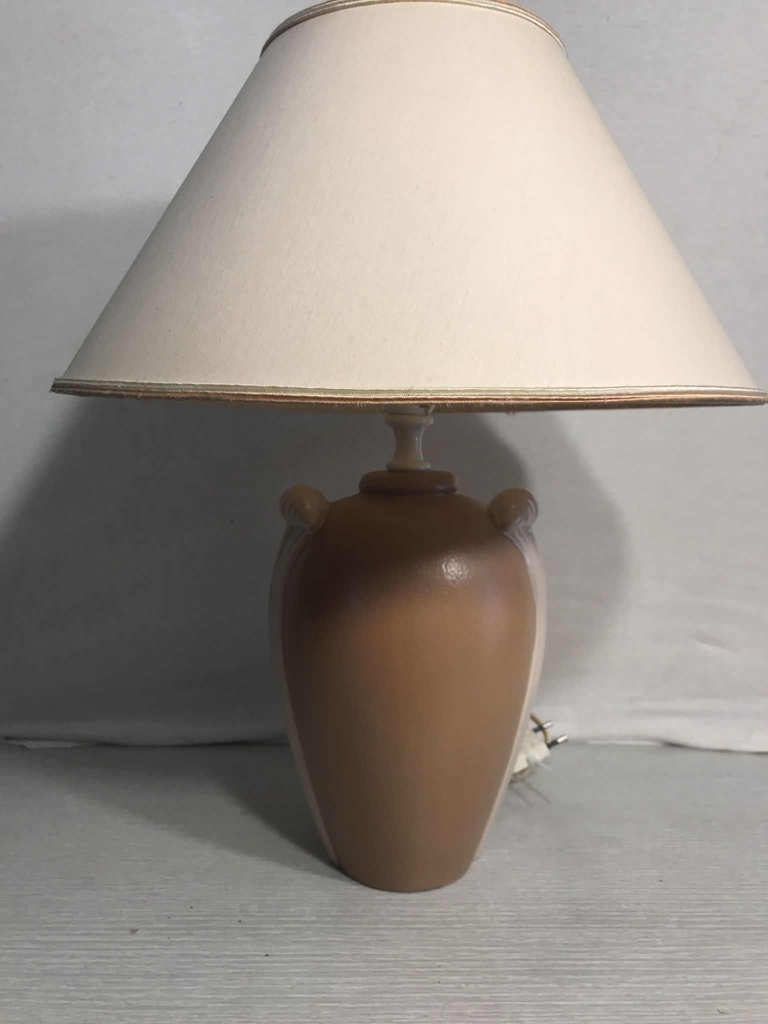 Lampe corps céramique beige abat-jour crème vintage