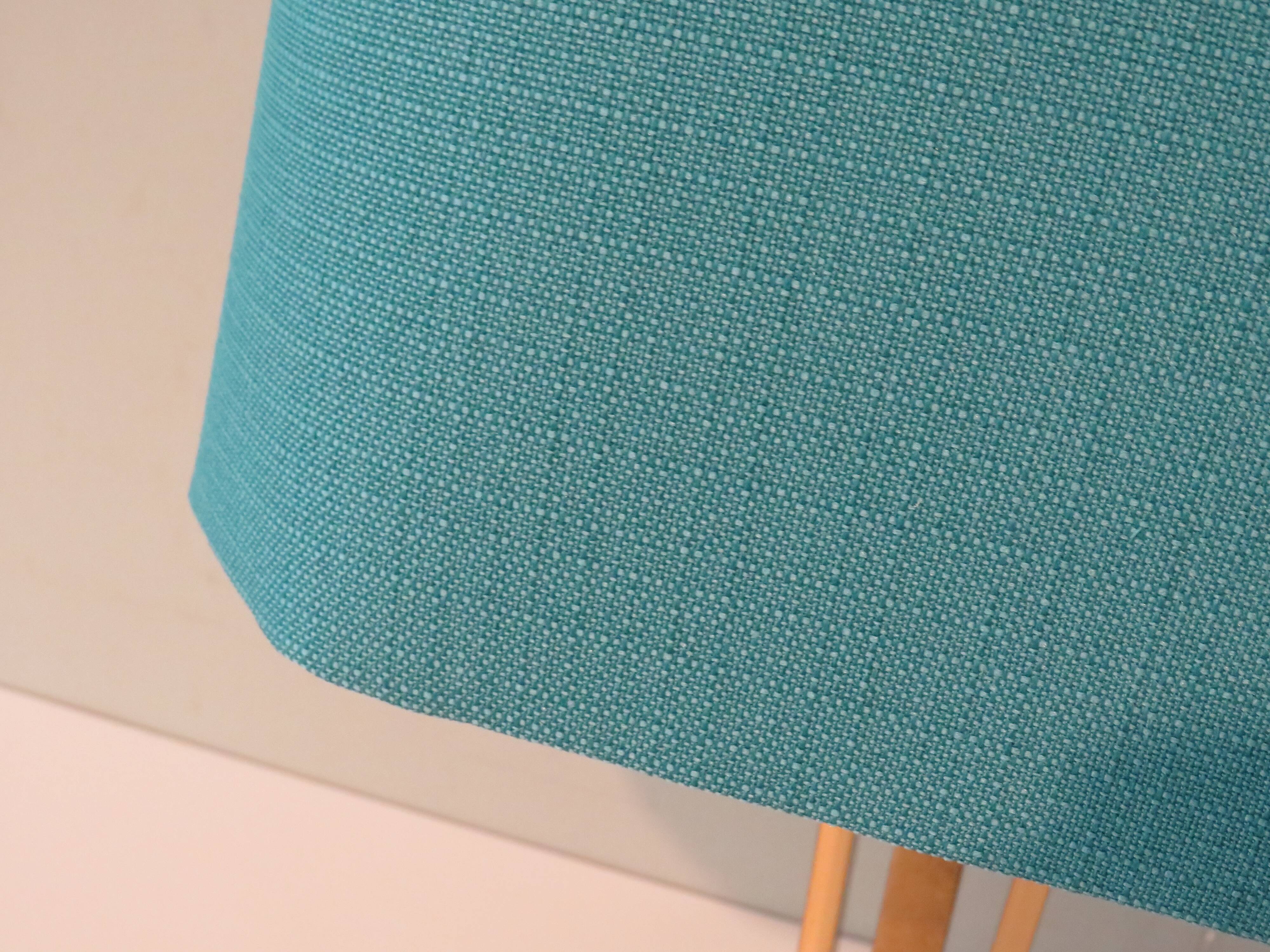 Lampe de table en laiton du milieu du siècle avec nouvel abat-jour personnalisé.