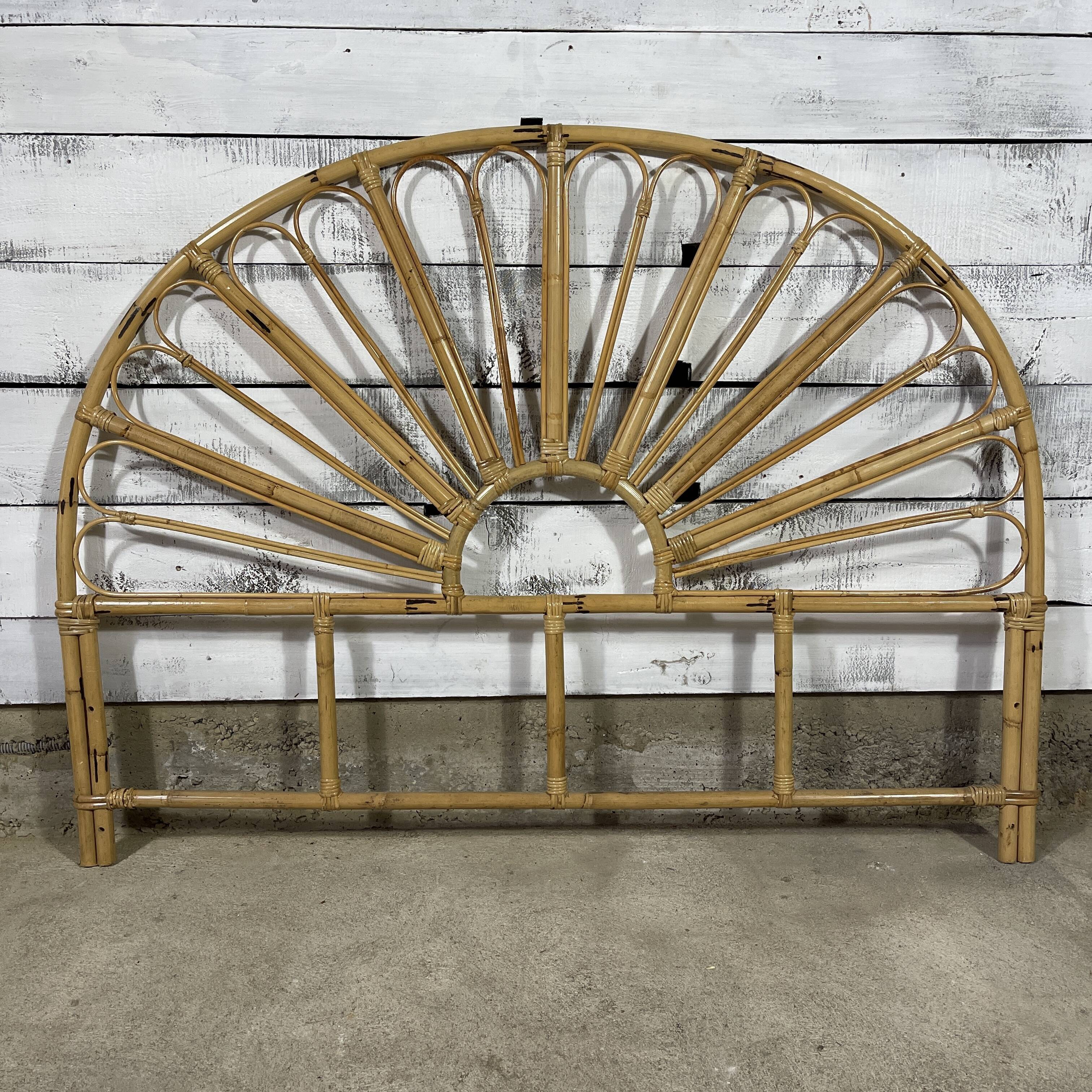 Tête de lit vintage en rotin