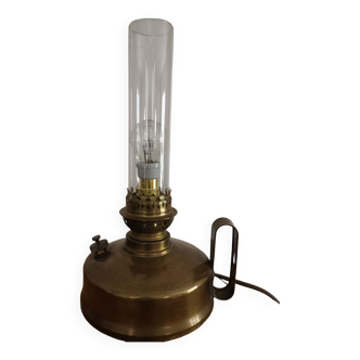 Lampe à pétrole électrifiée