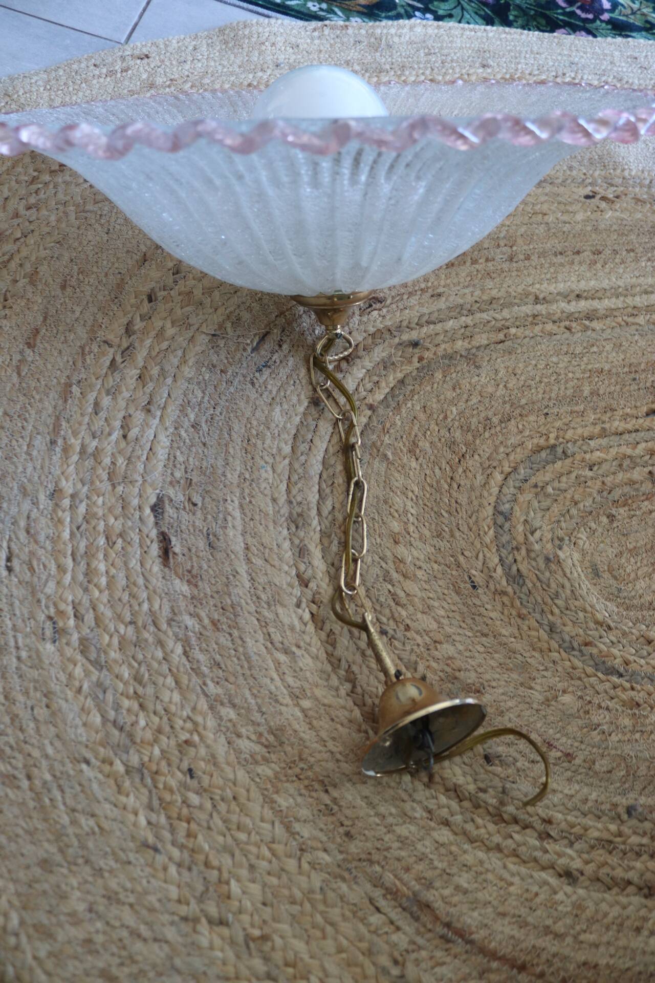 Large vintage Murano suspension in textured glass with a pink edge.