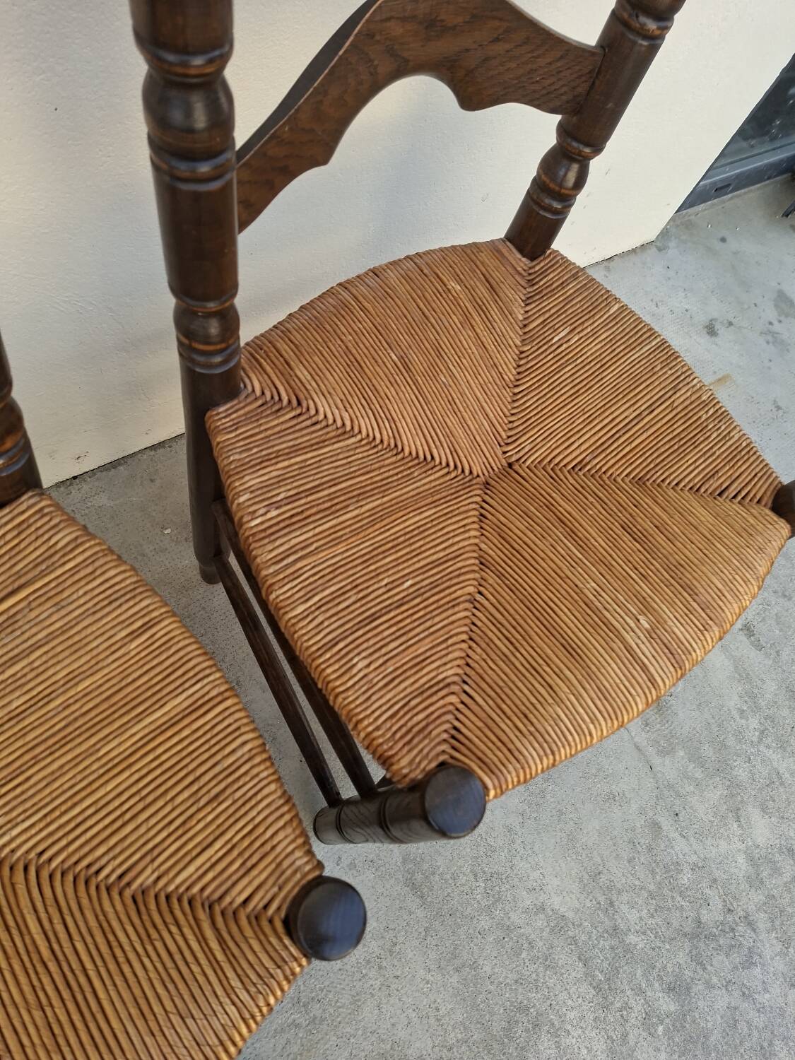 Set of 6 high-backed straw-seated chairs in solid oak from the early 1900s.