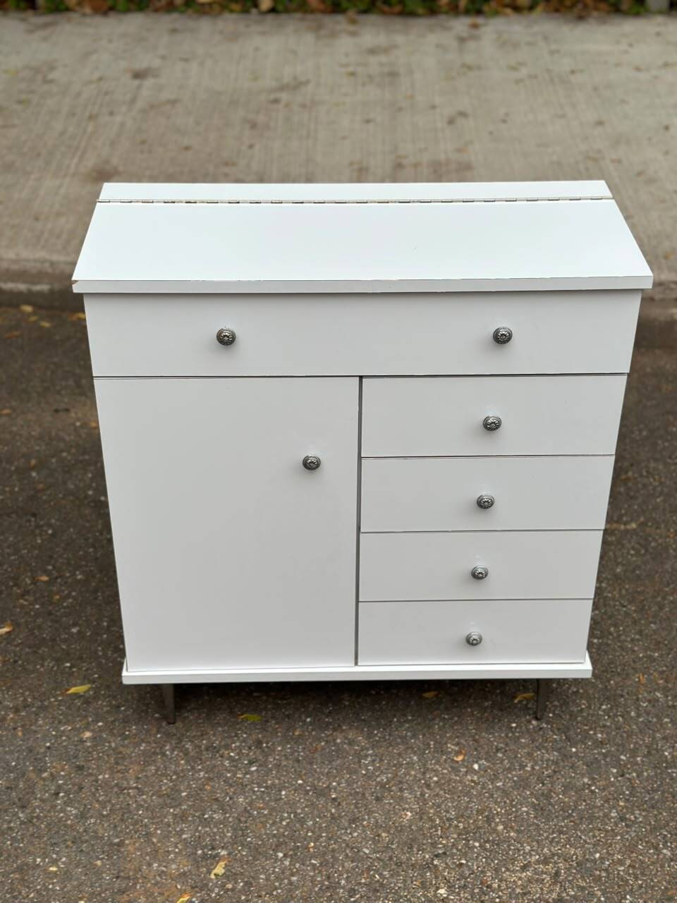 White wooden bathroom furniture with chrome compass legs, Mid-Century 1960.