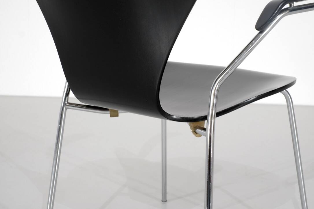 Model "3207" chair by Arne Jacobsen for Fritz Hansen, Denmark.