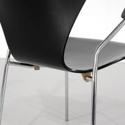 Chaise modèle " 3207 " par Arne Jacobsen pour Fritz Hansen, Danemark.