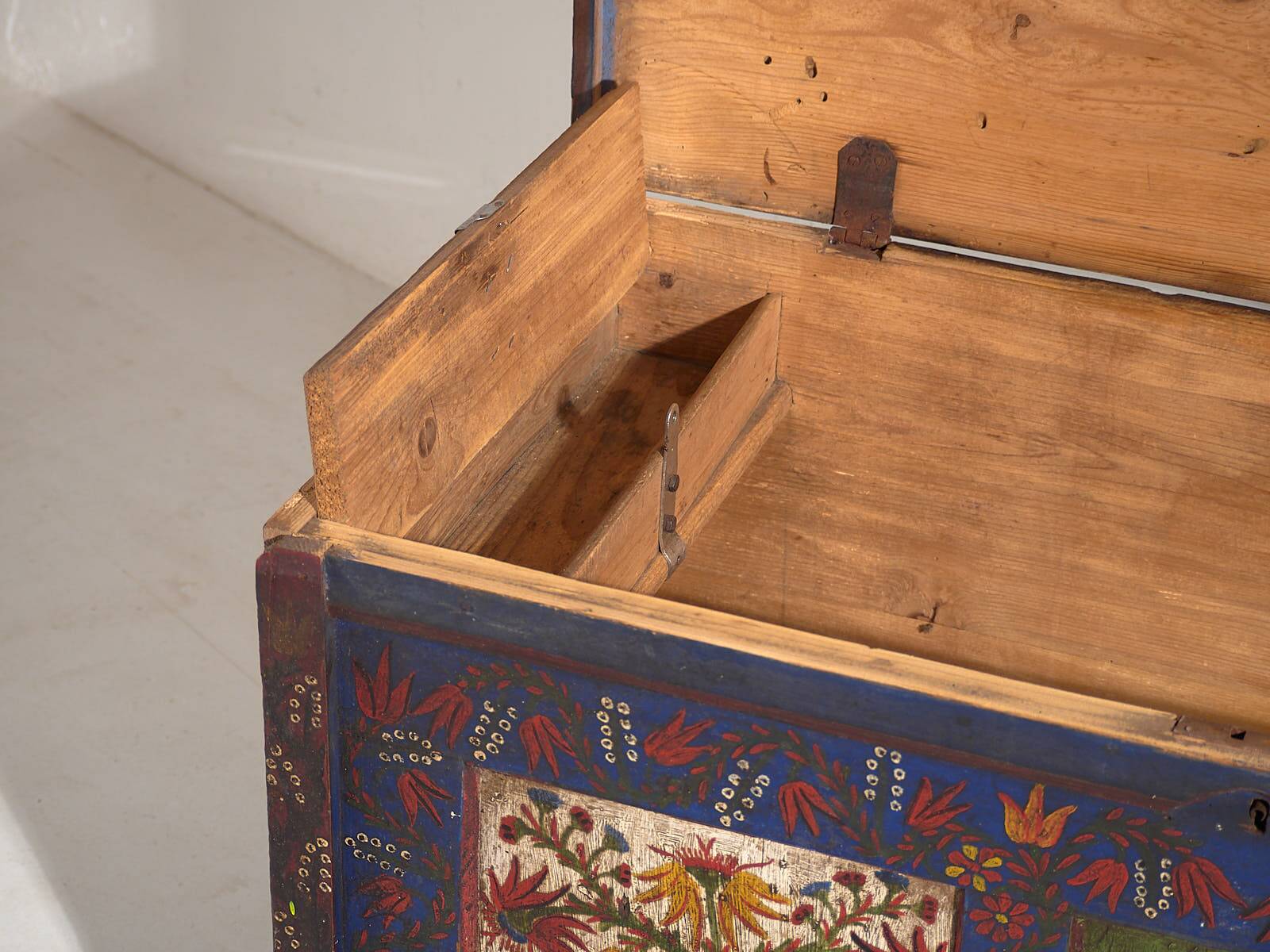 Antique blue trunk with hand-painted floral details (c.1870) #2
