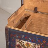Malle bleue ancienne avec détails floraux peints à la main, c.1870