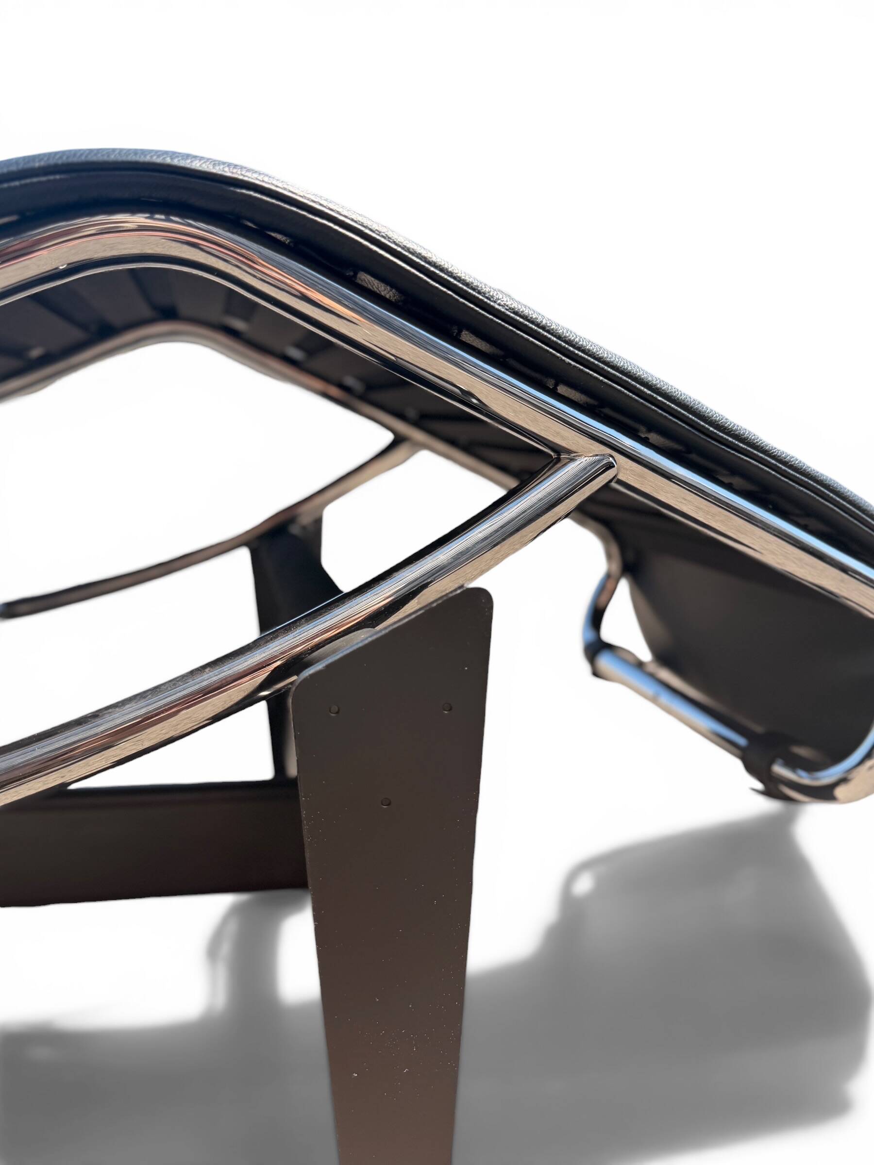 Chaise Longue LC4 Le Corbusier for Cassina — Original Black Leather (No. 114715)
