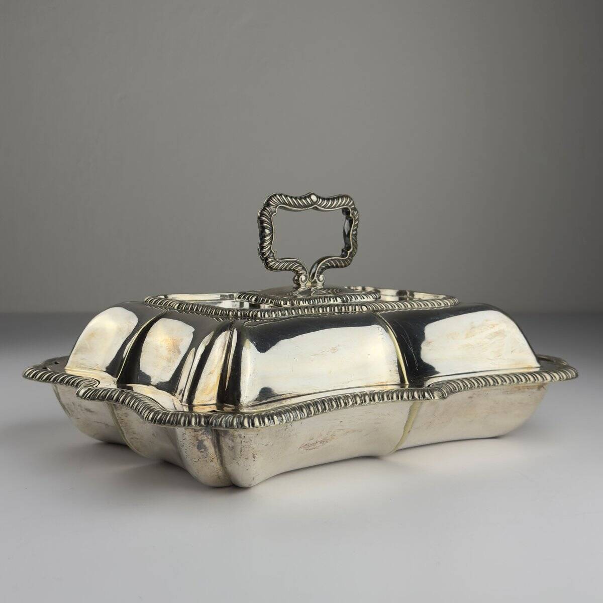 Antique silver-plated serving dish from Sheffield, early 20th century, England.