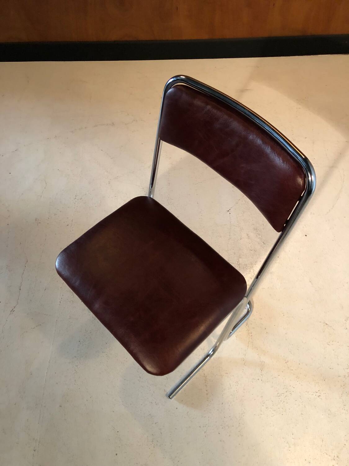 Chaise vintage vers 1970 - cuir et chrome