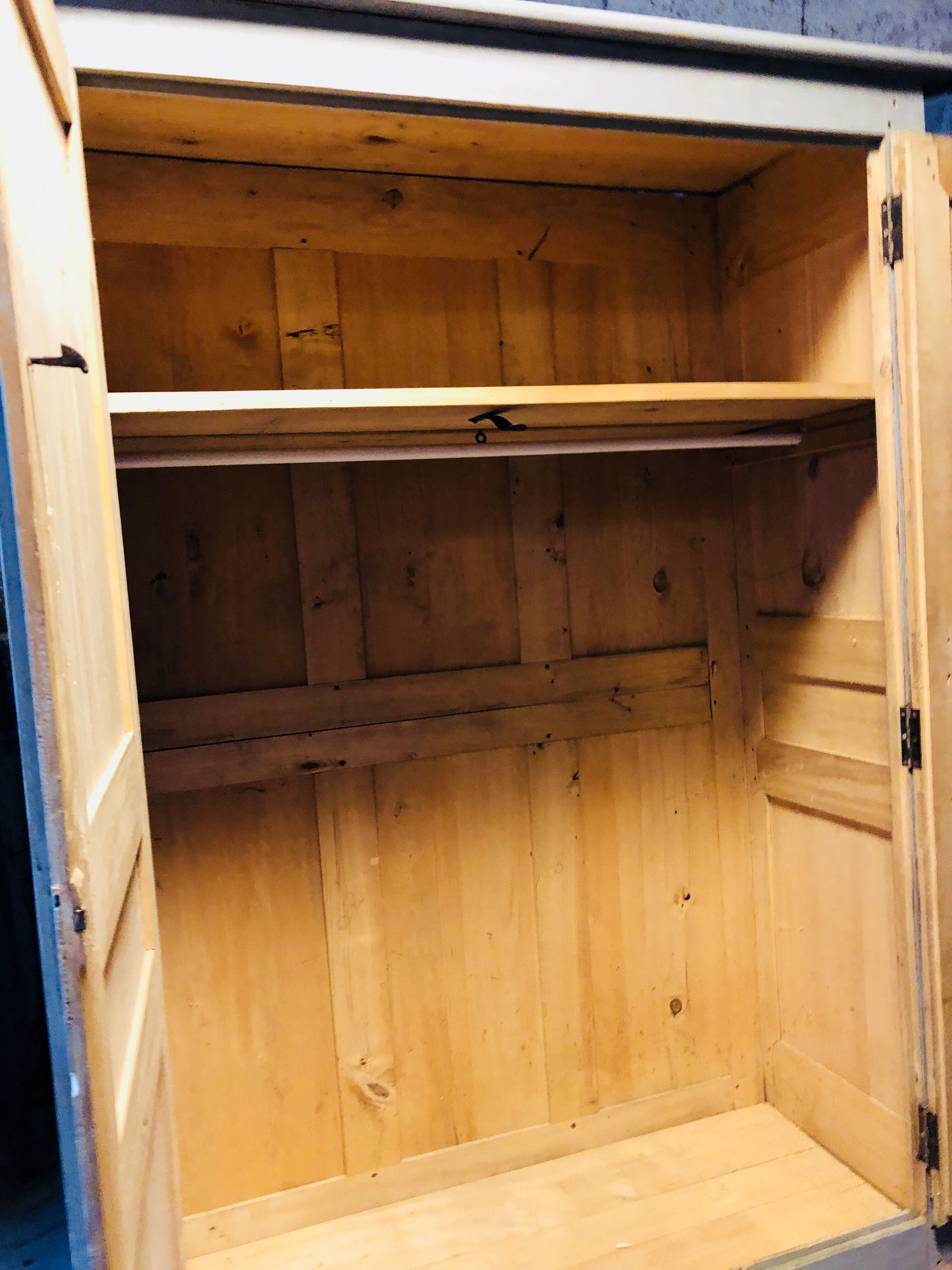 Pantorned cupboard