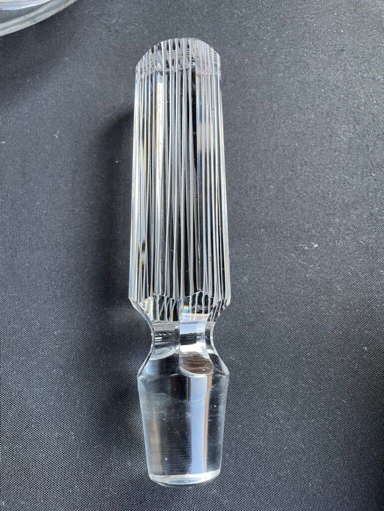 Carafe en cristal soufflé et taillé