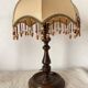 Lampe rétro bois tourné et perles 41 cm