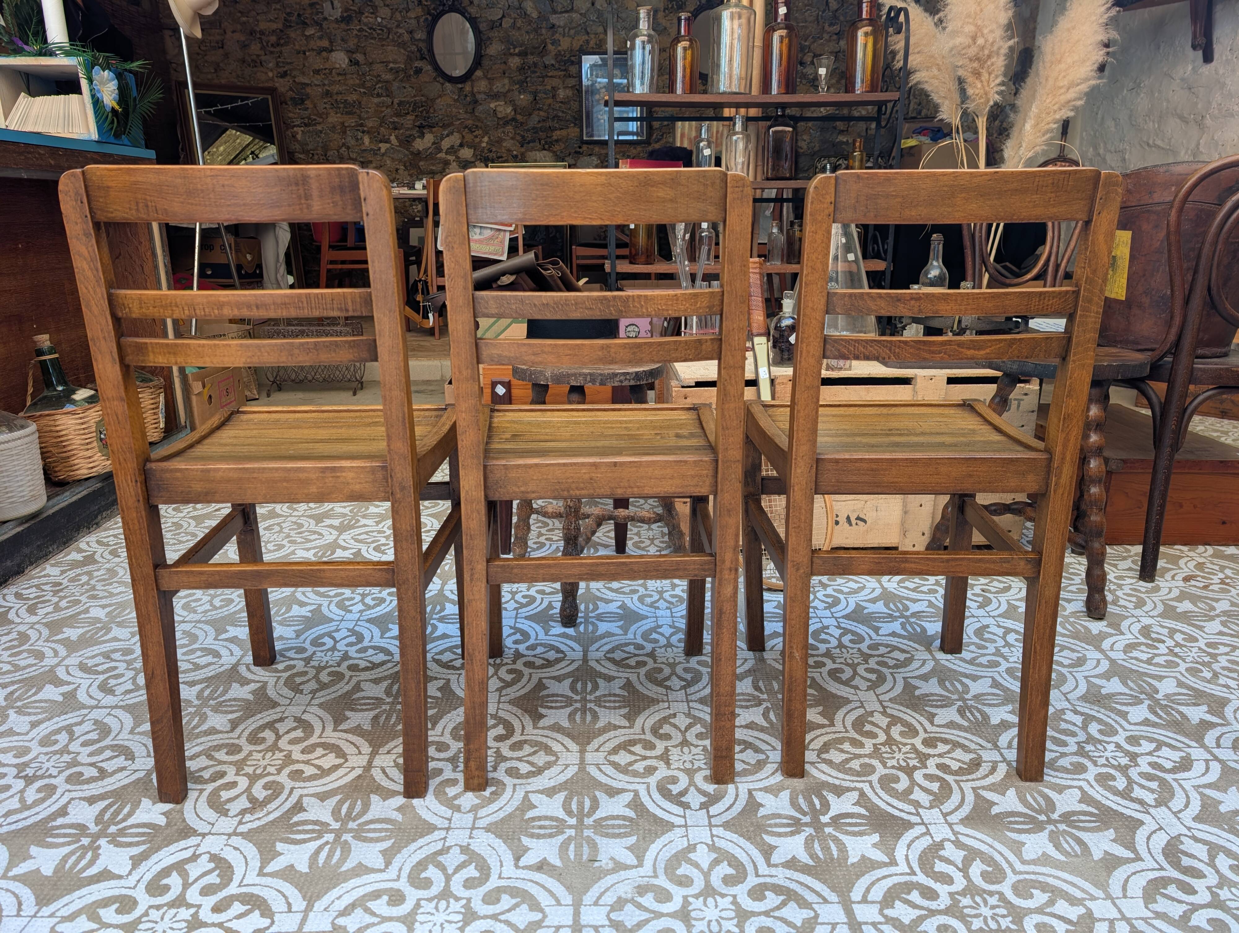Set of reconstruction chairs