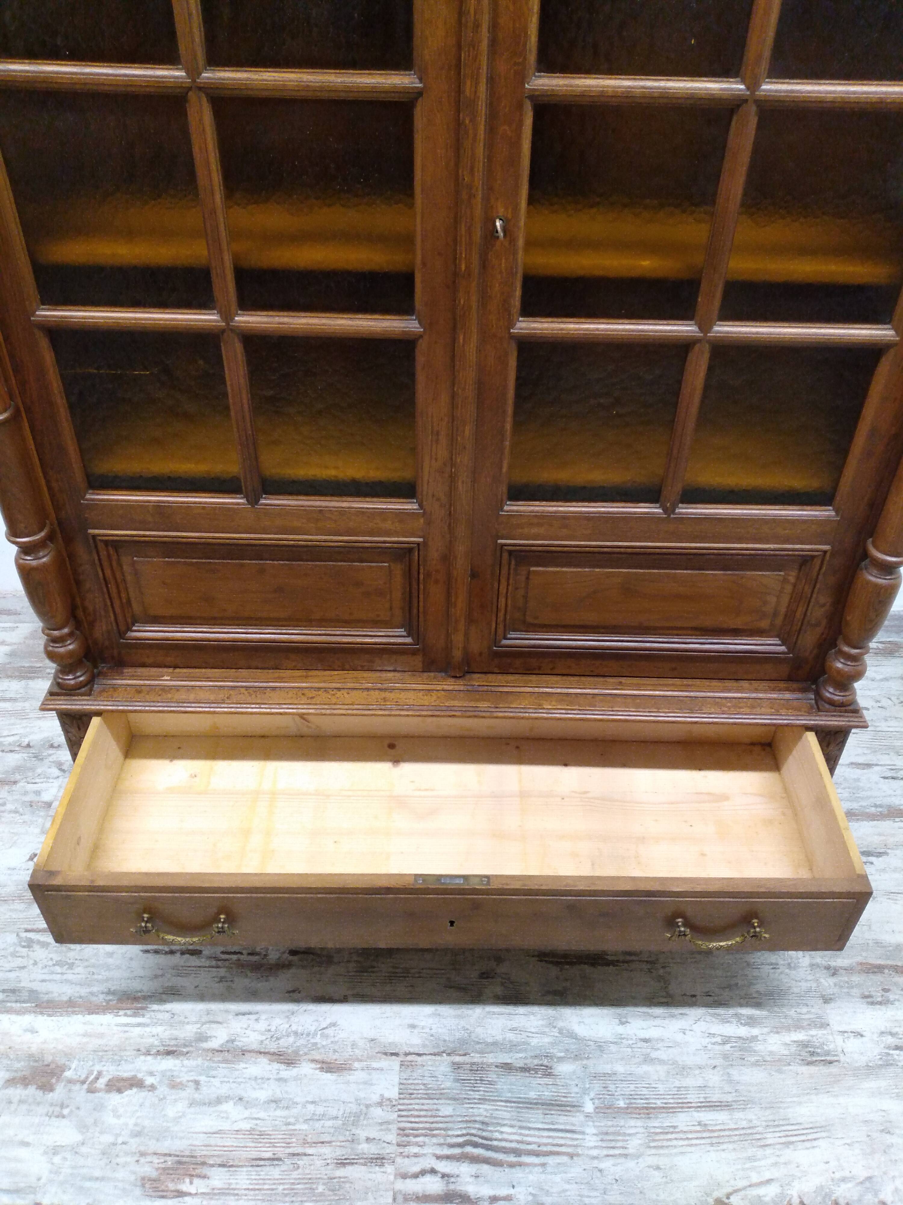 Bibliothèque vitrée ancienne