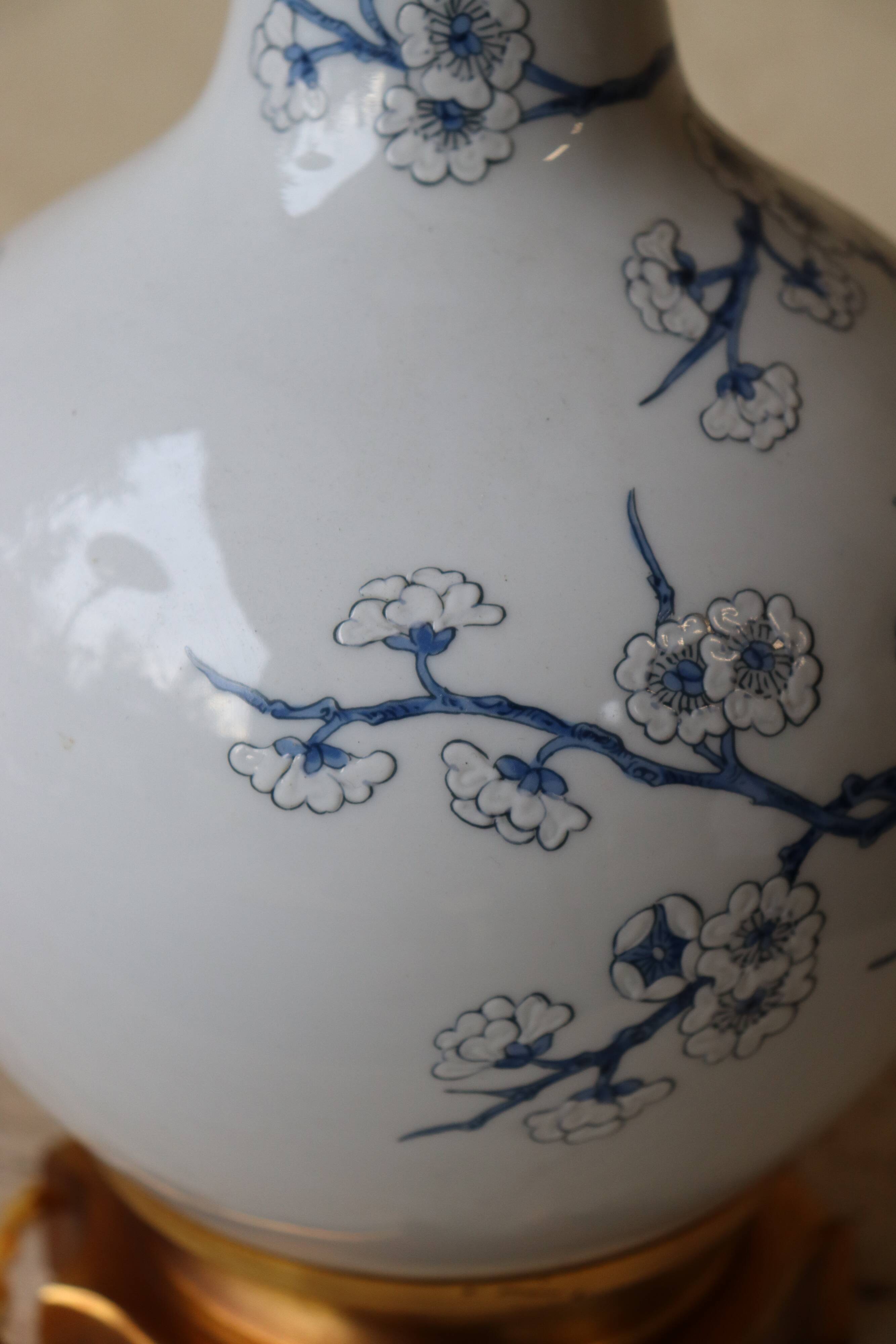 Hollywood regency Chinese porcelain from Paris table lamp