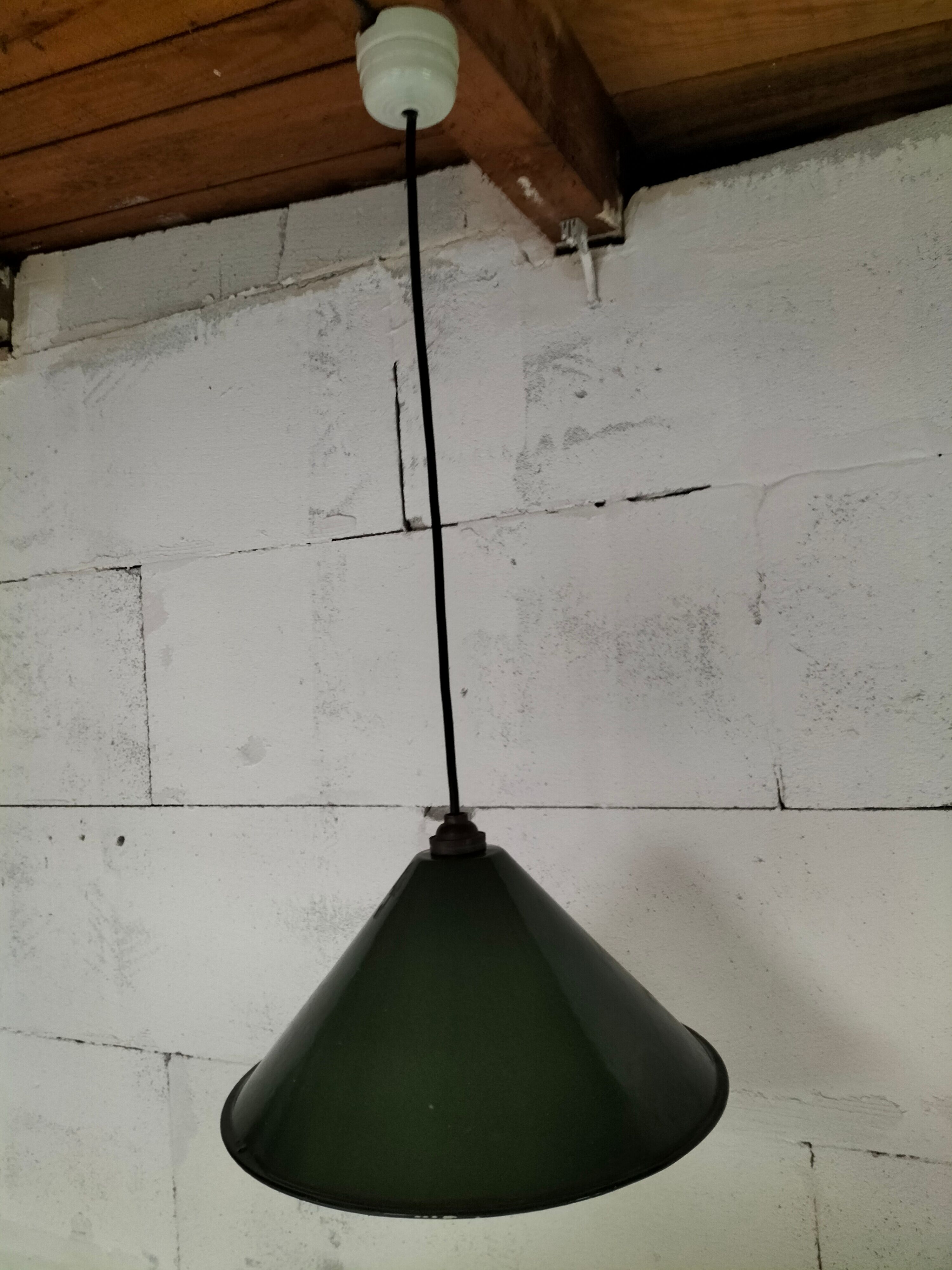 Industrial enamelled lamp