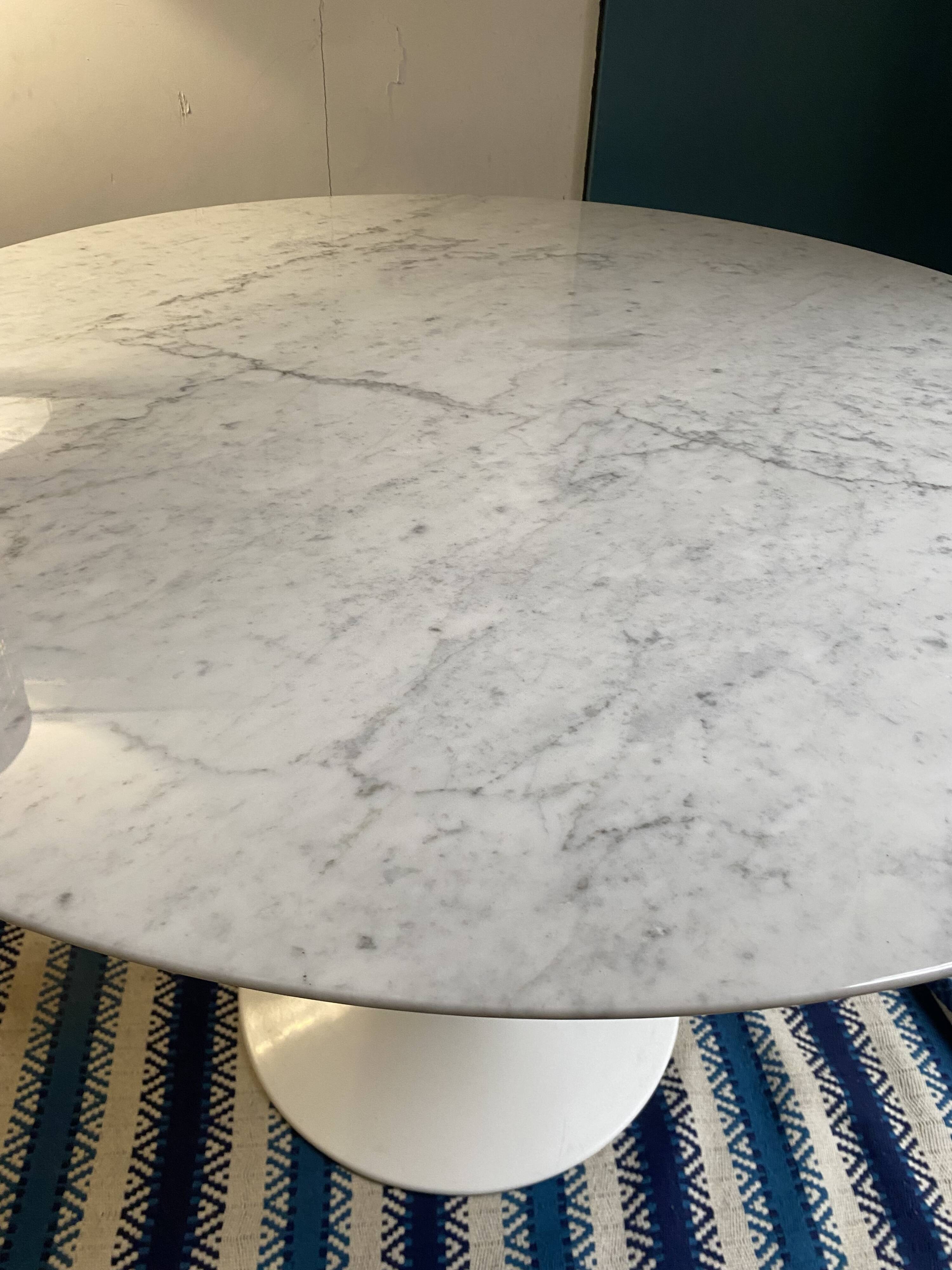 Saarinen table - KNOLL