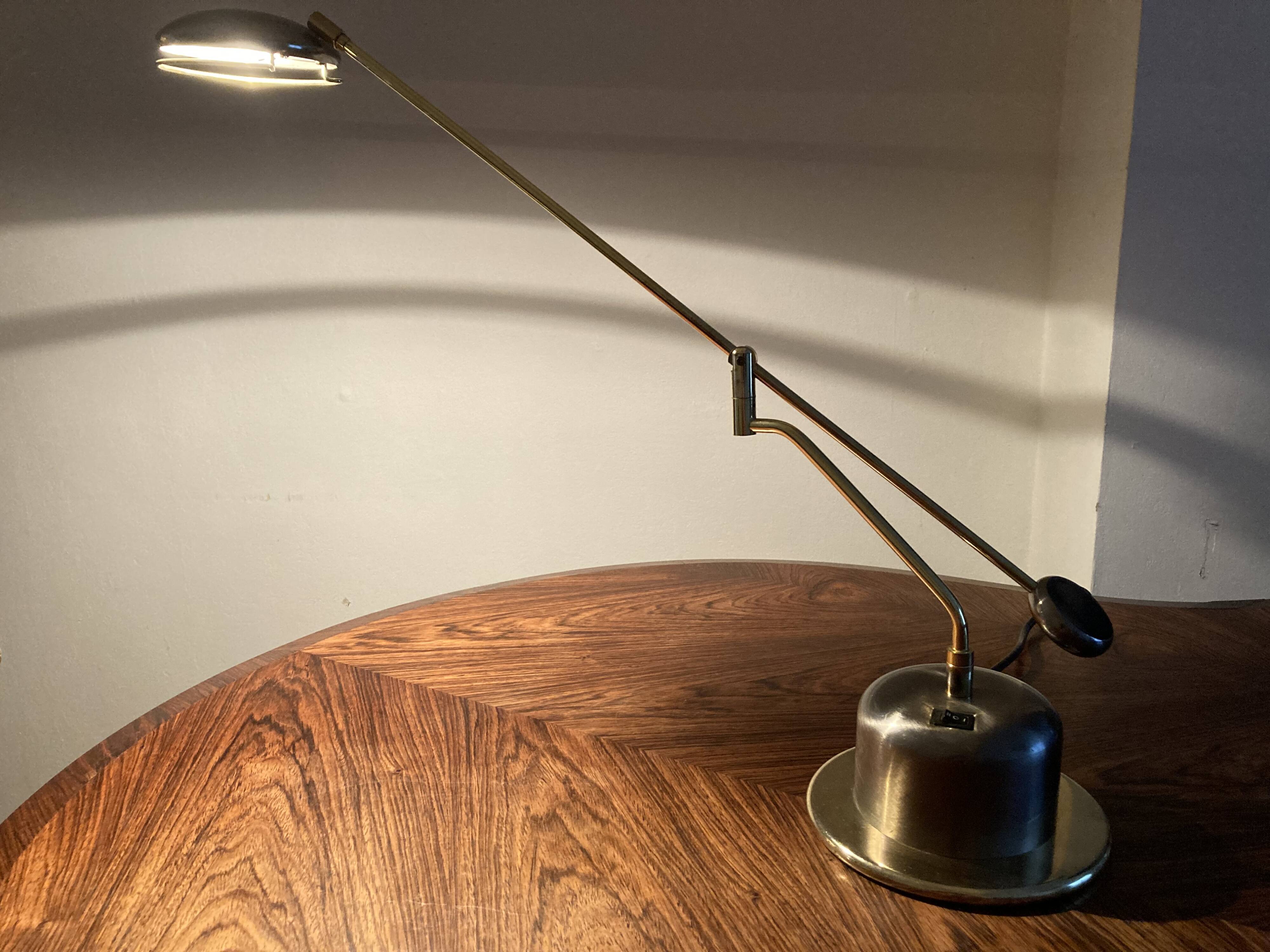 Massive vintage 80s swing arm table lamp