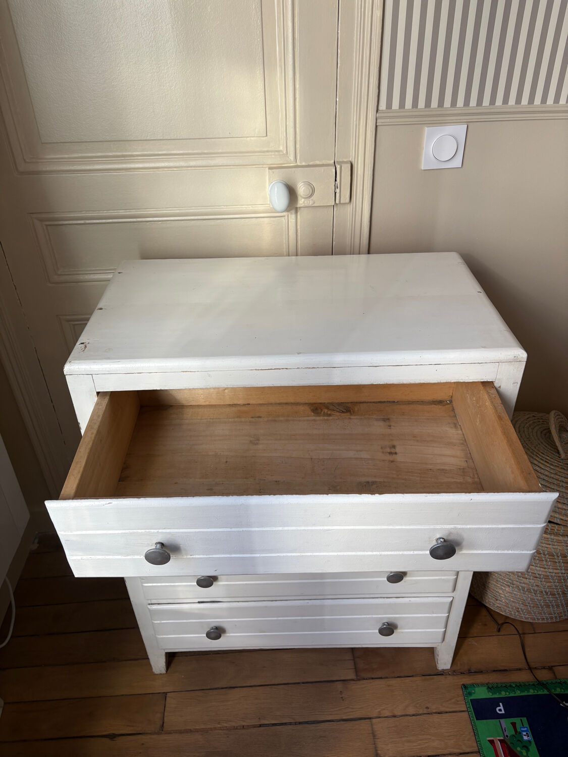 Chest of drawers