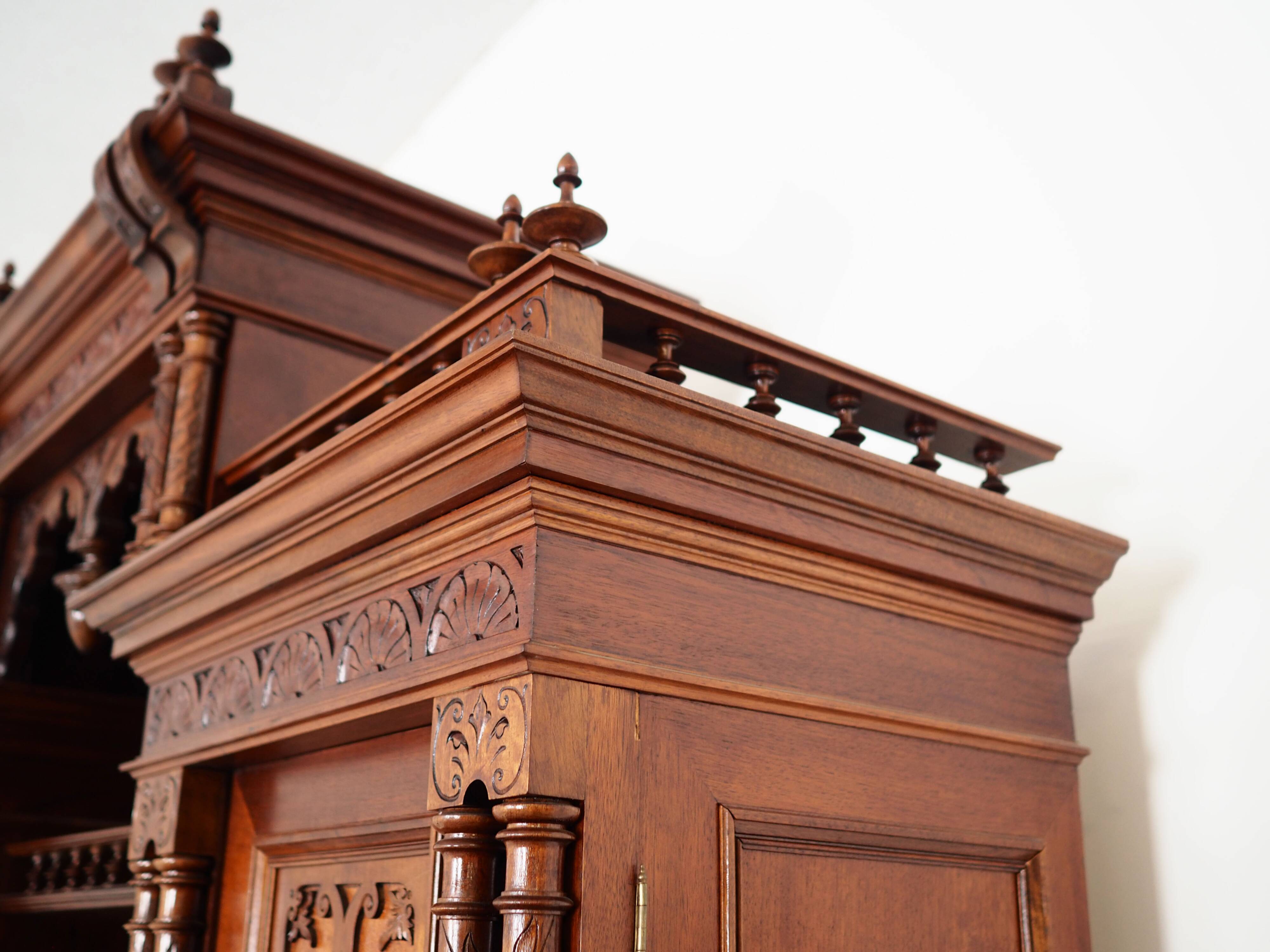 Armoire, vaisselier en chêne, Allemagne première moitié du XXème s.