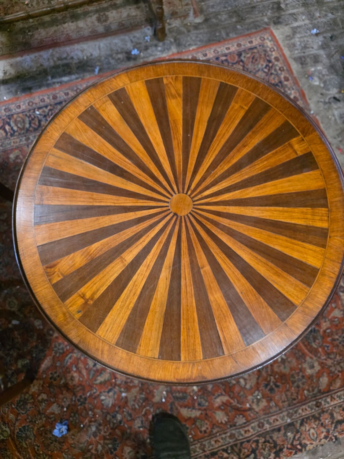 Bouillotte table in marquetry, signed Pagny Fils, Paris, early 20th century