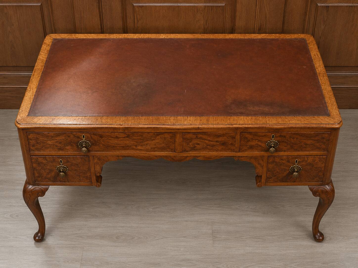 Bureau chippendale en loupe d orme