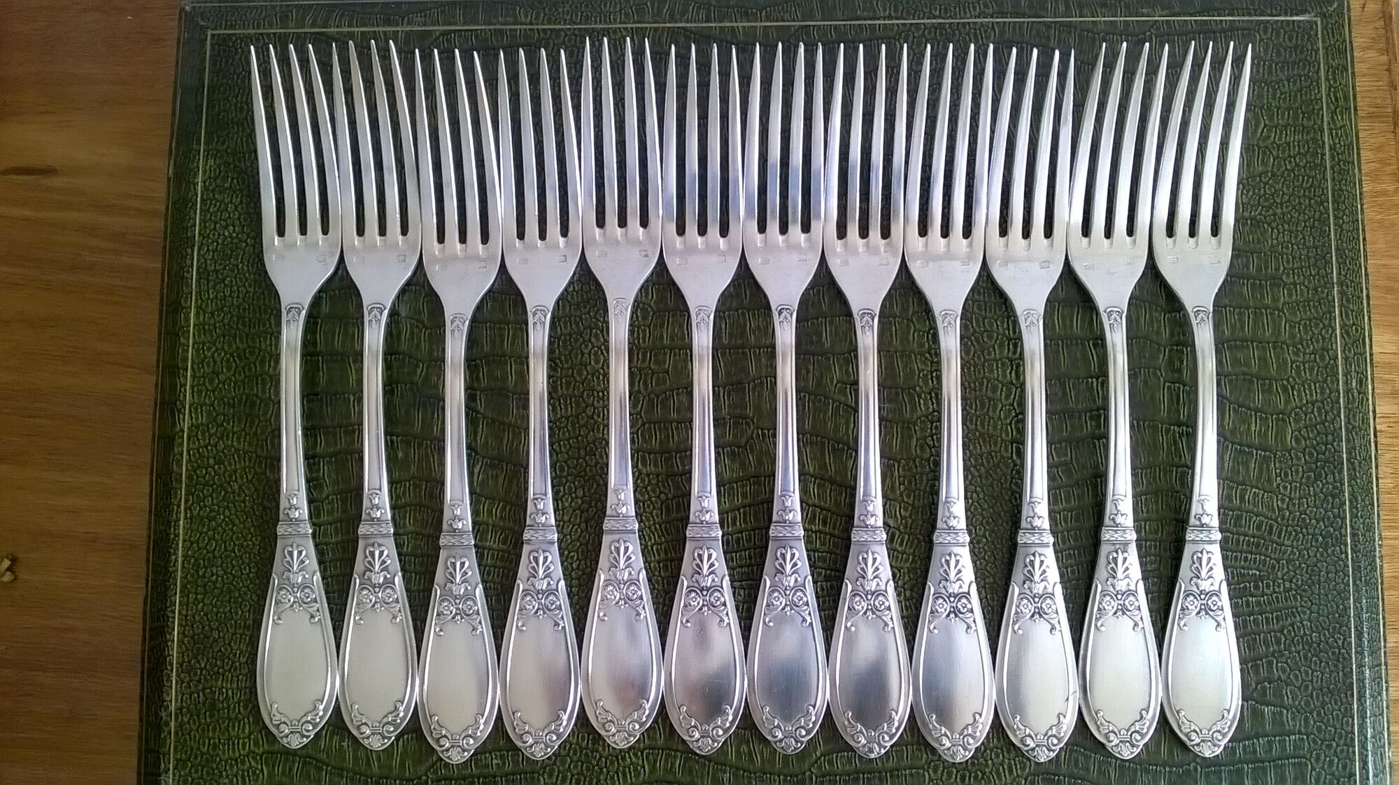 Silver metal housewife Goldsmith Perrin in Paris composed of 37 pieces