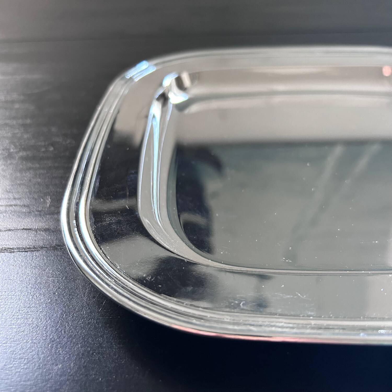 Plat en métal argenté