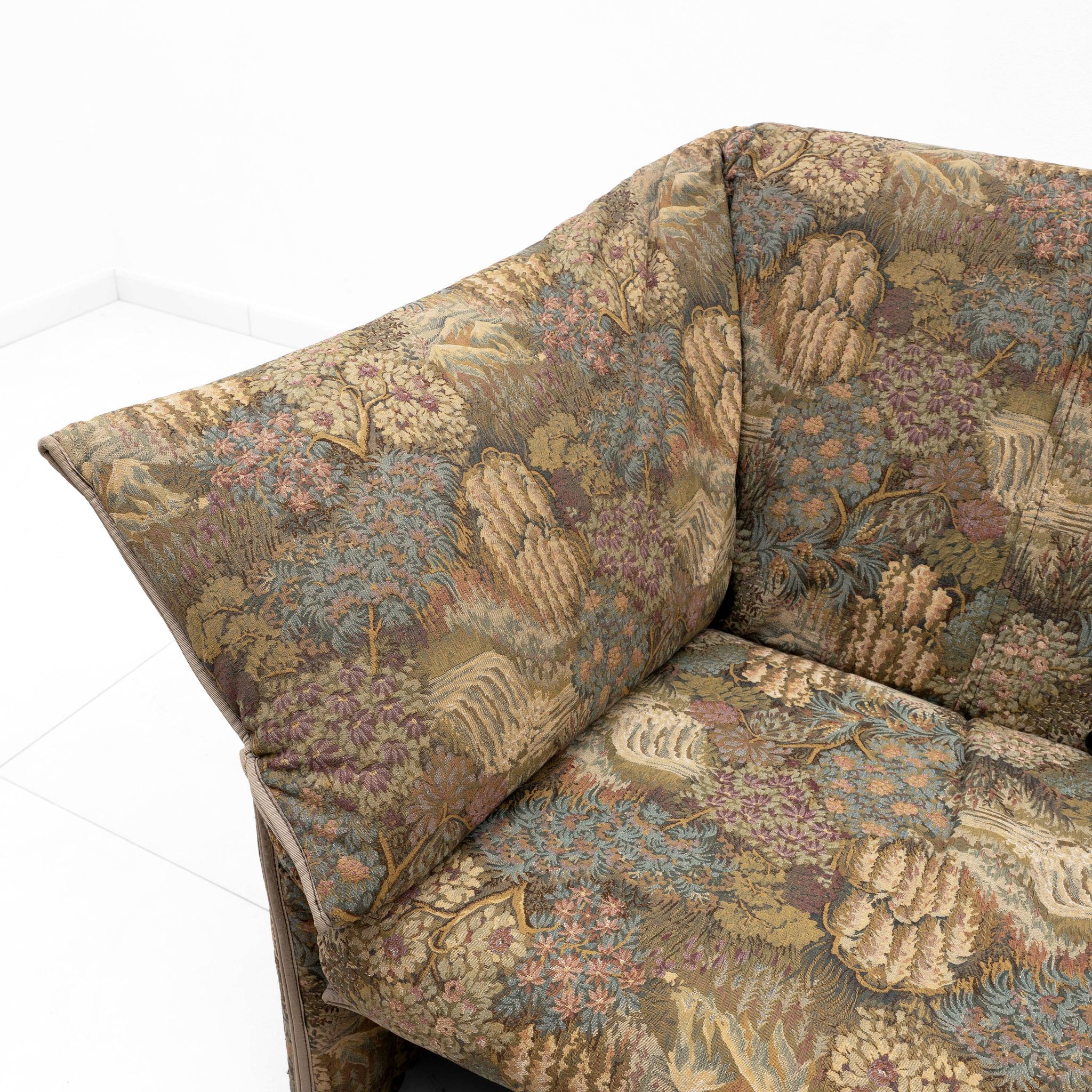 Pair of jacquard fabric armchairs, Mario Bellini, "Le stelle" B&B Italia,70