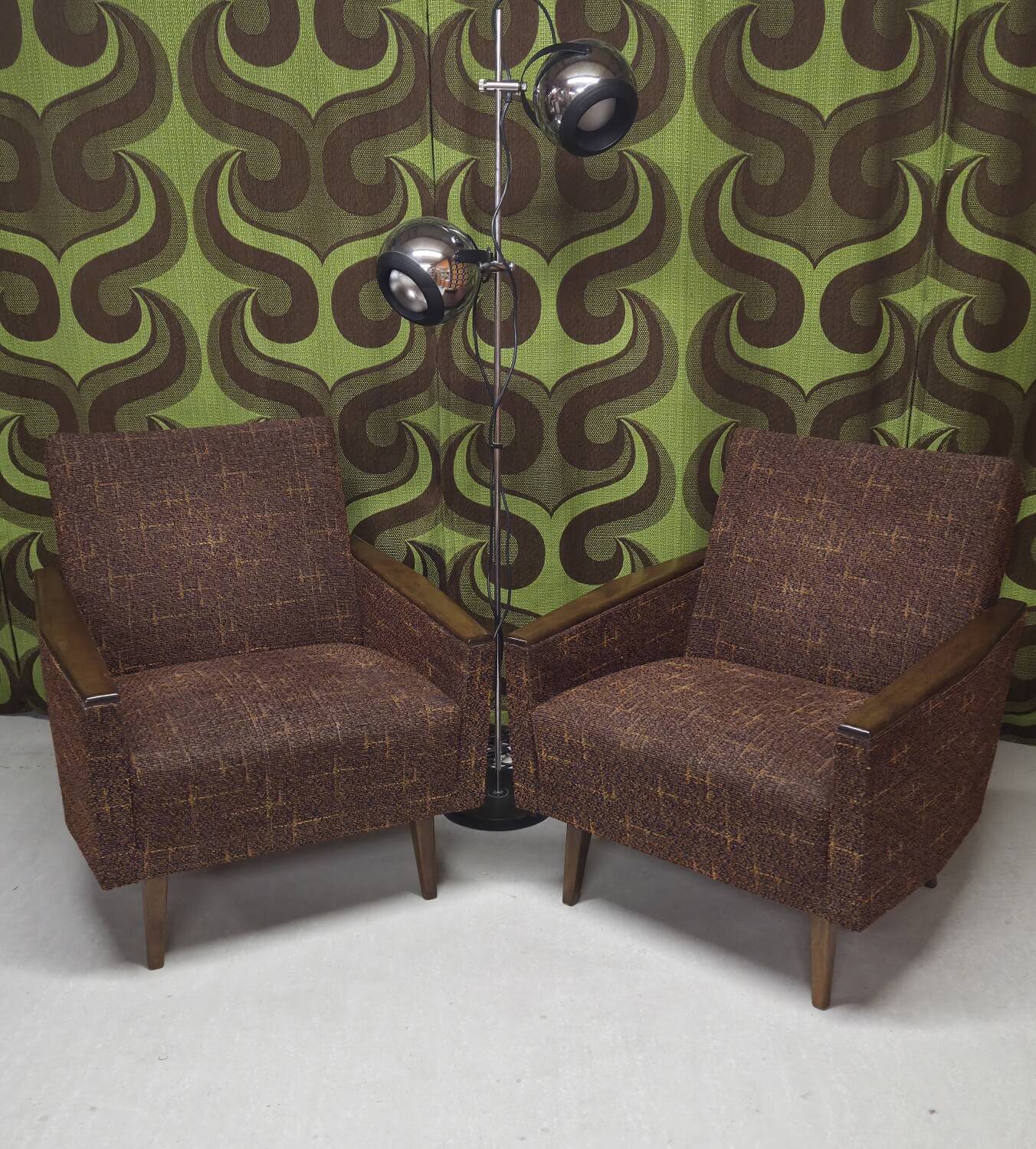 Paire de fauteuils club vintage 1970"