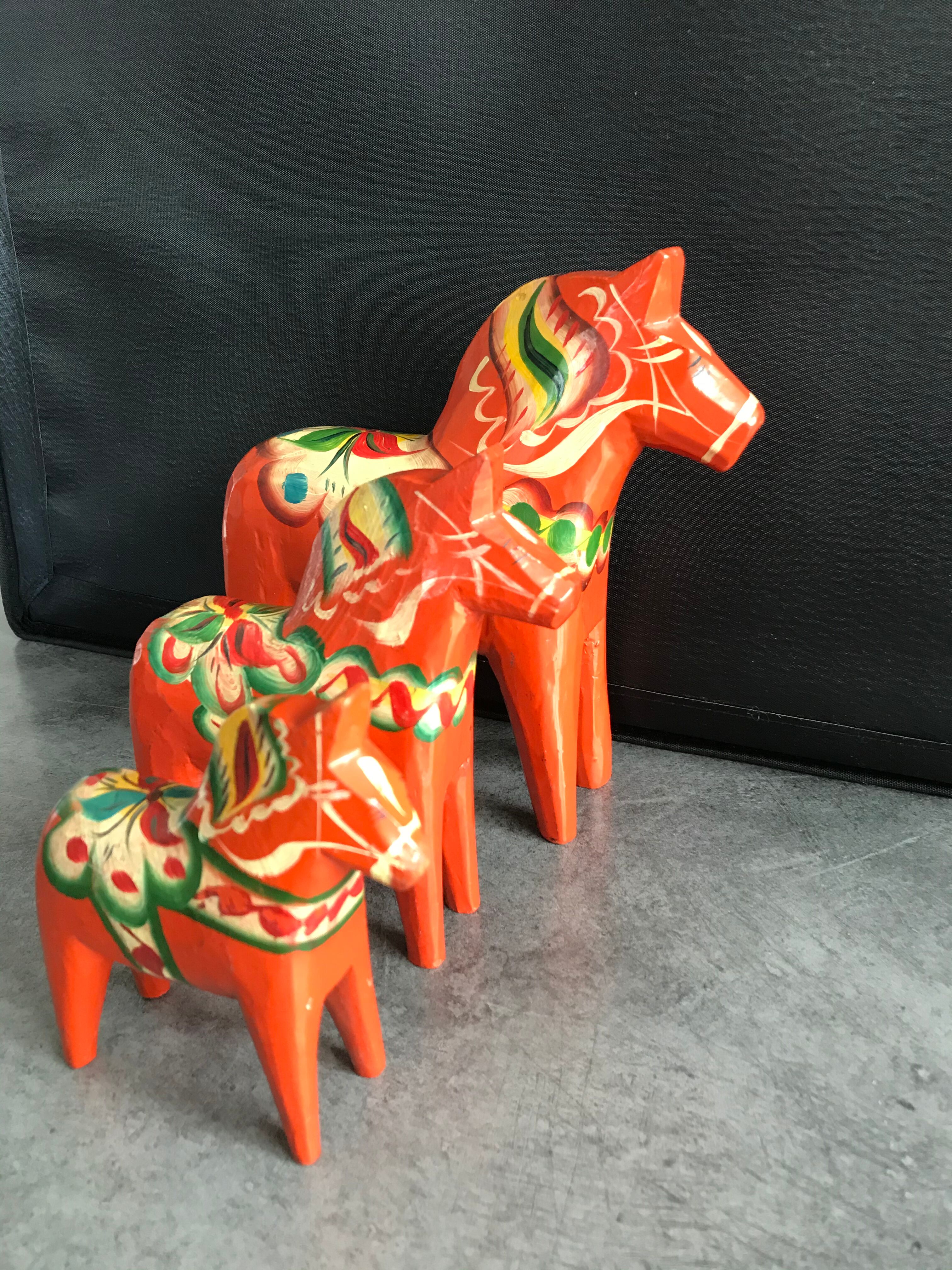 Set of 3 wooden dalecarlie horses