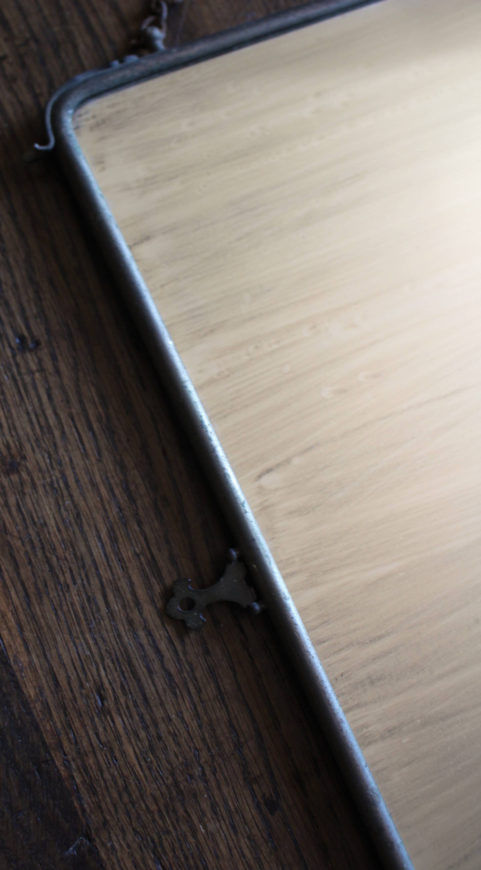 Large barber mirror with chain