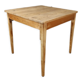 Table carré en sapin