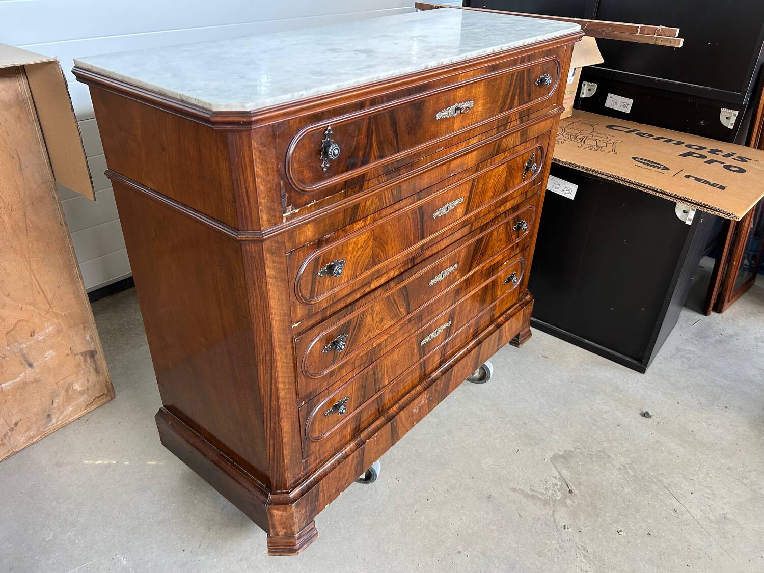 4-drawer chest of drawers
