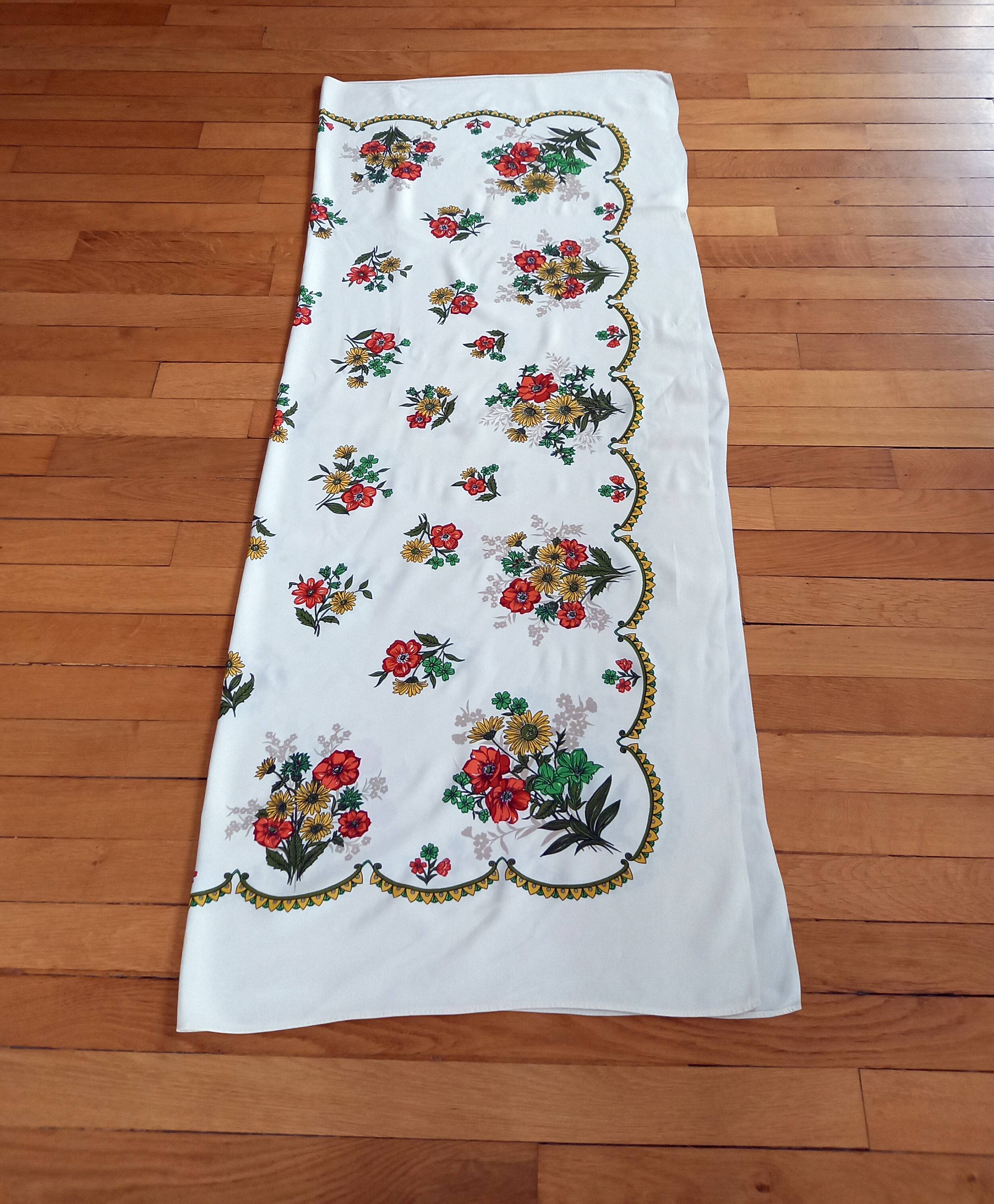 Old flower tablecloth Vintage 60s Floral decor