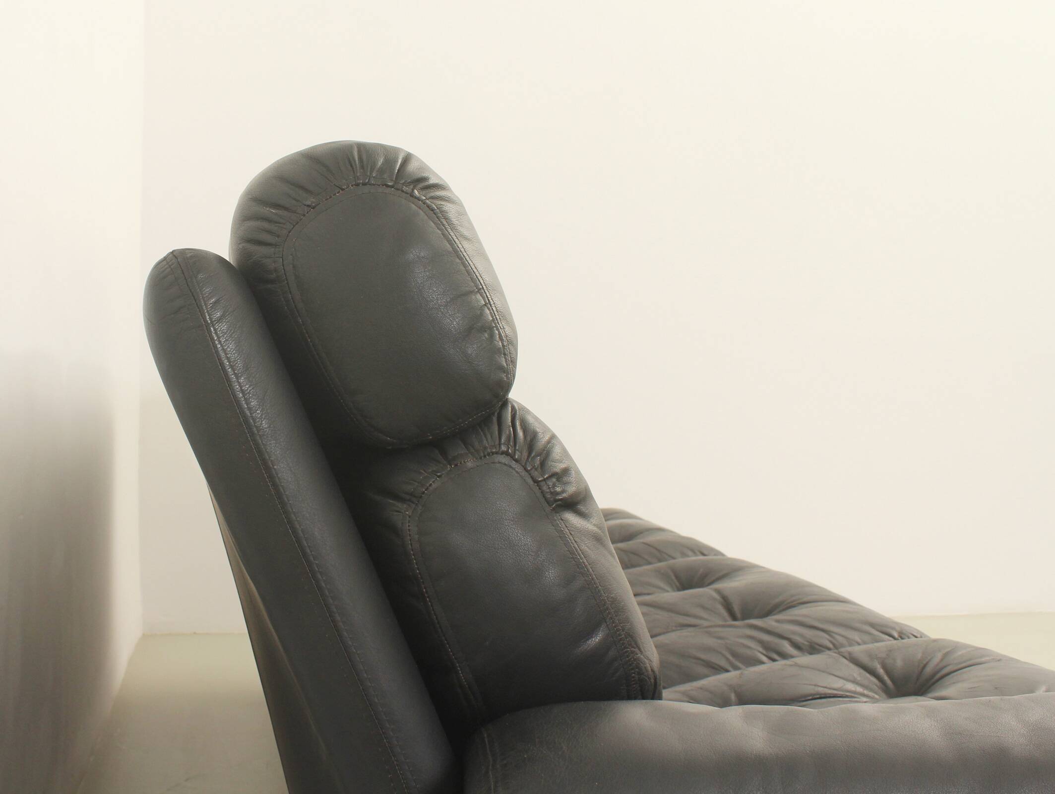 Three-seater Coronado sofa by Tobia Scarpa for B&B, Italy, 1966.