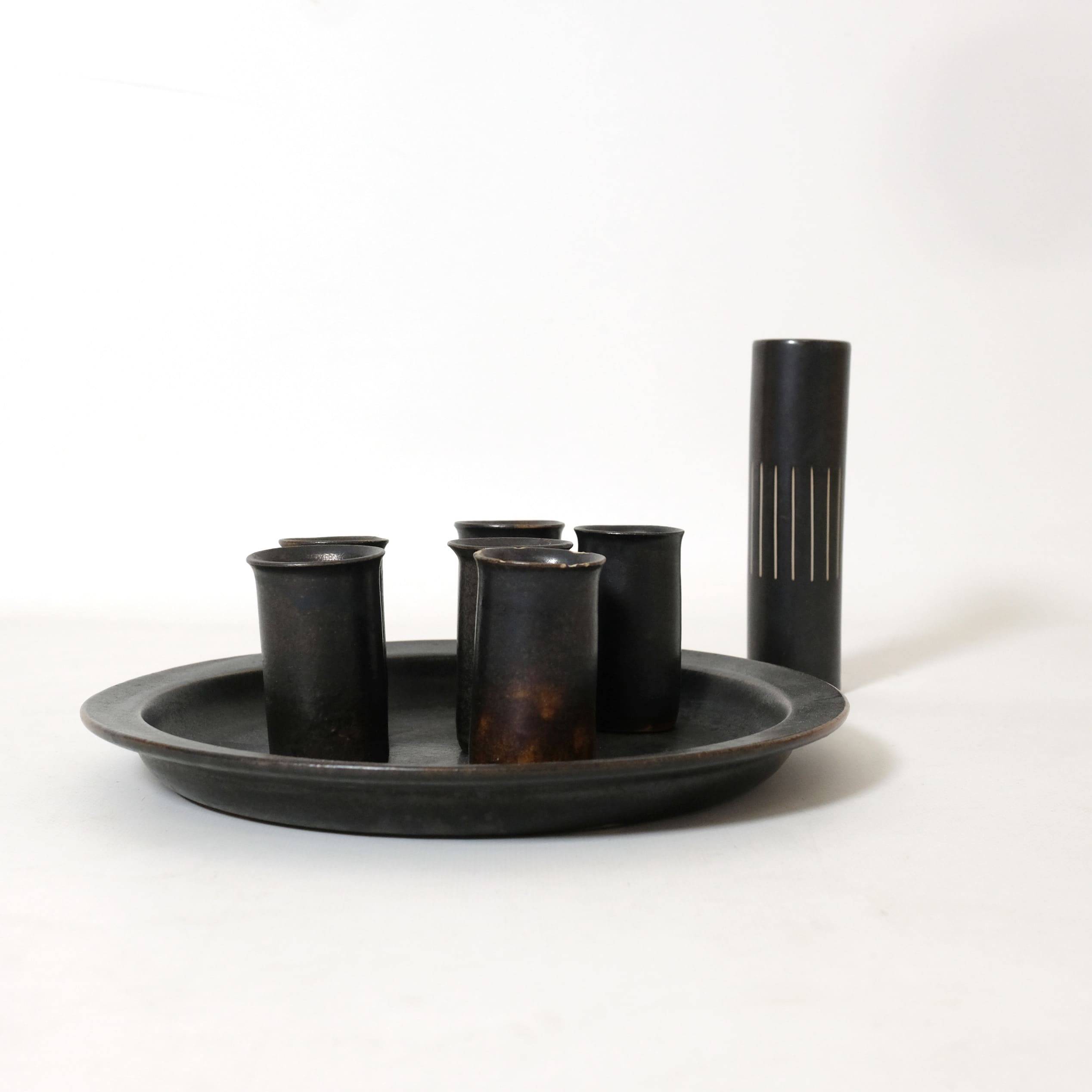 Stoneware plate and 6 goblets from Saint Amand en Puisaye.