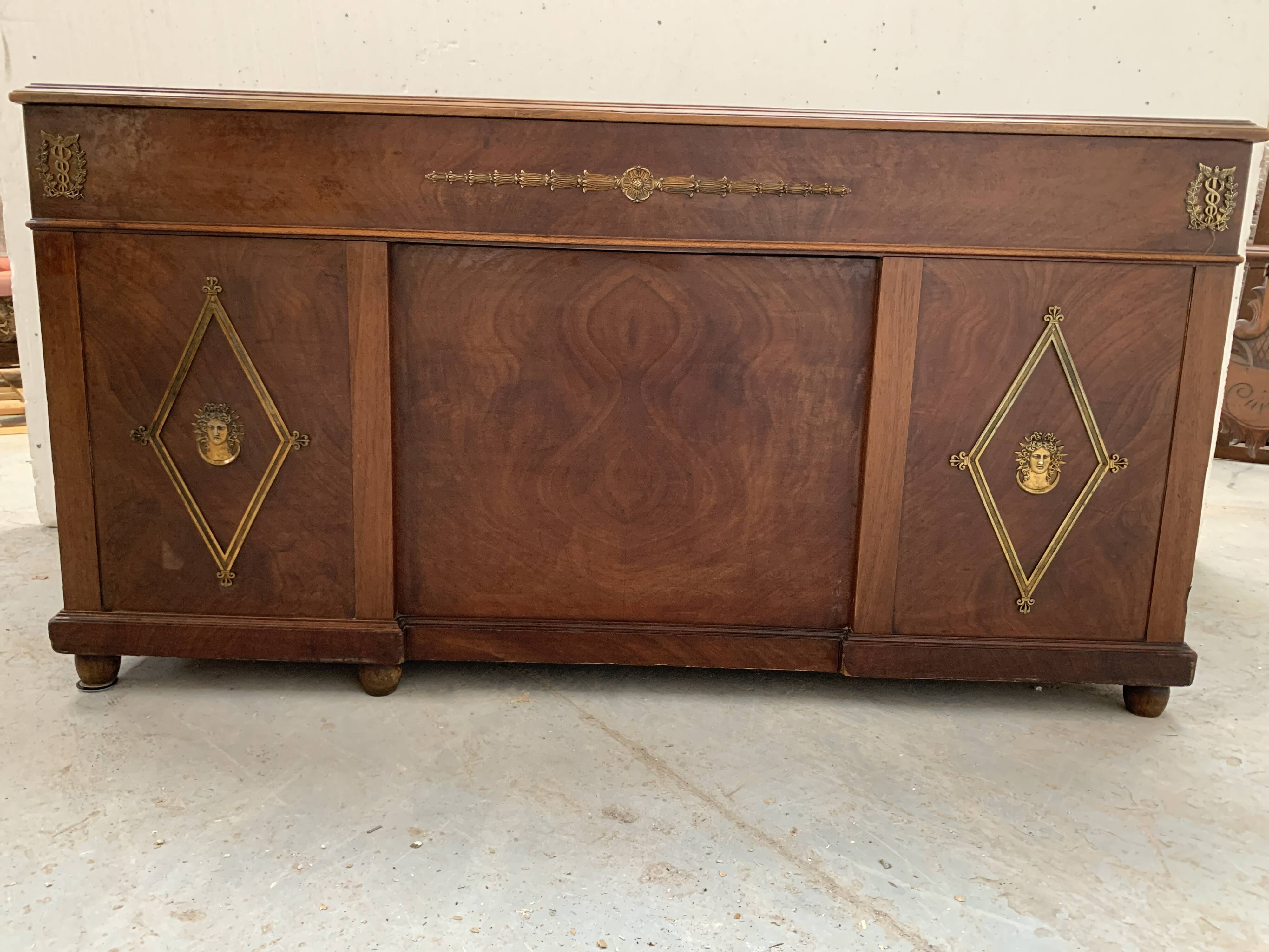 Bureau a caissons de style Empire en acajou et placage XX siècle