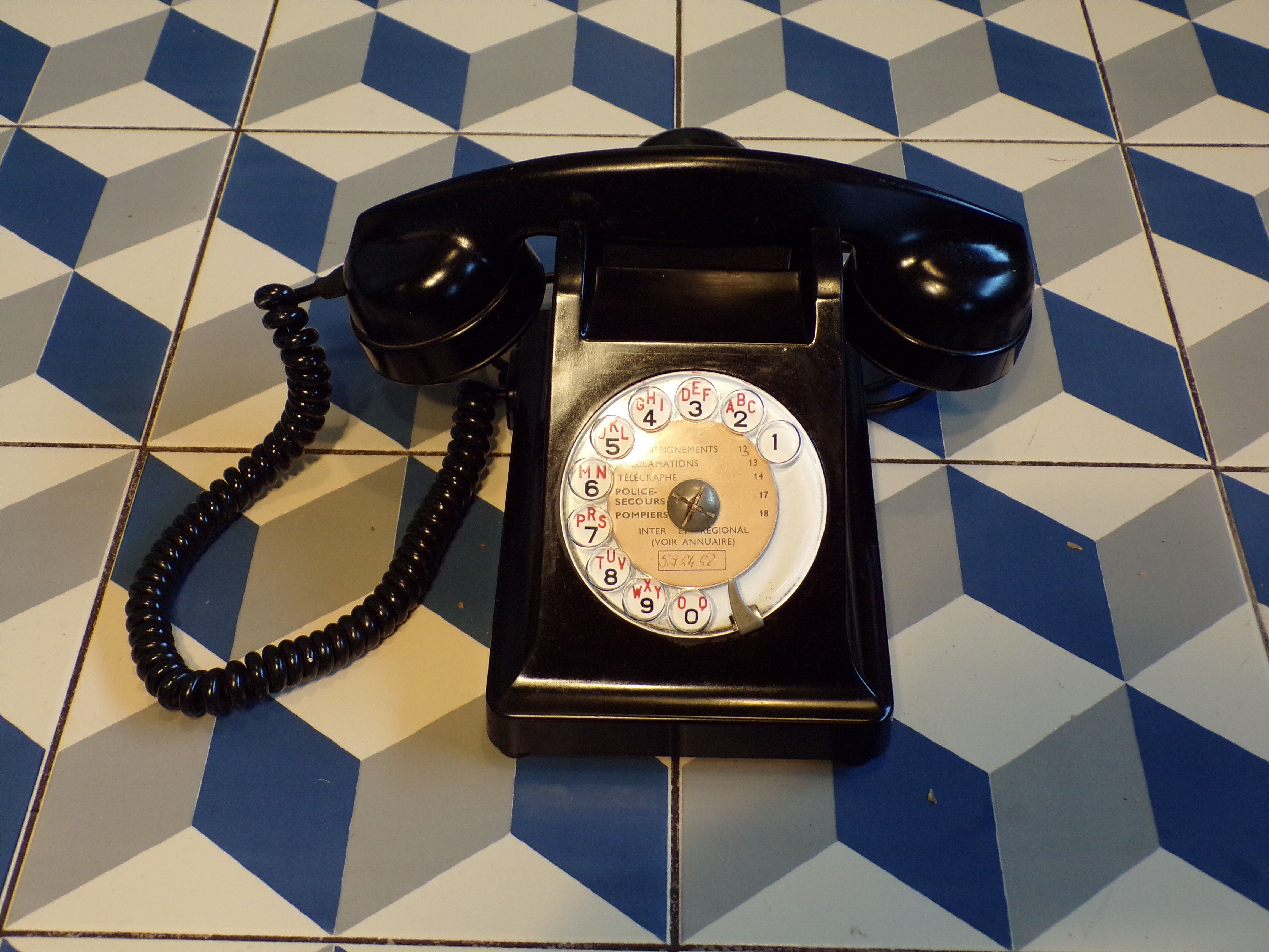 Vintage phone in Bakelite dial