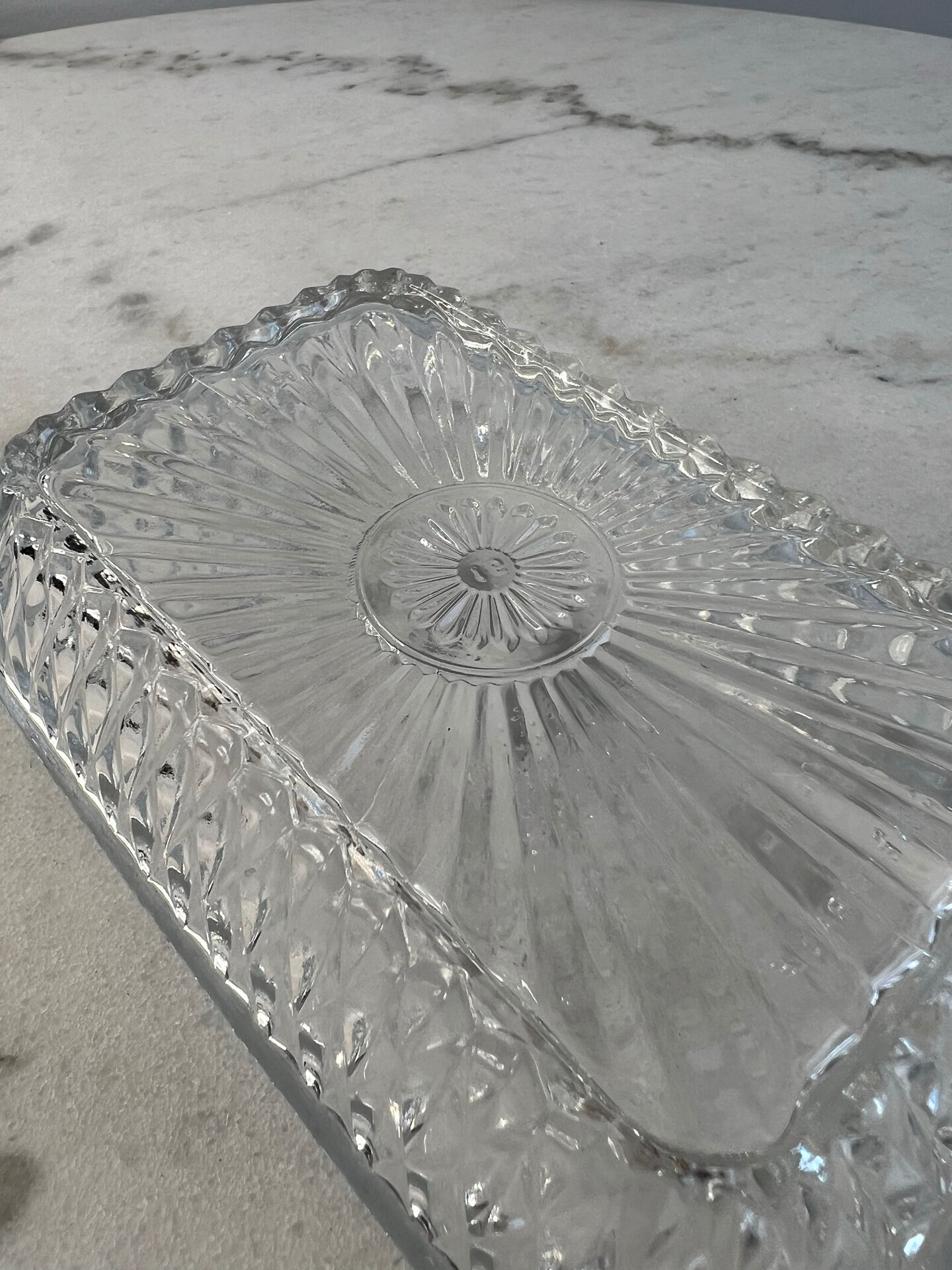 Coupelle rectangulaire en verre taillé 14,5x9,5cm