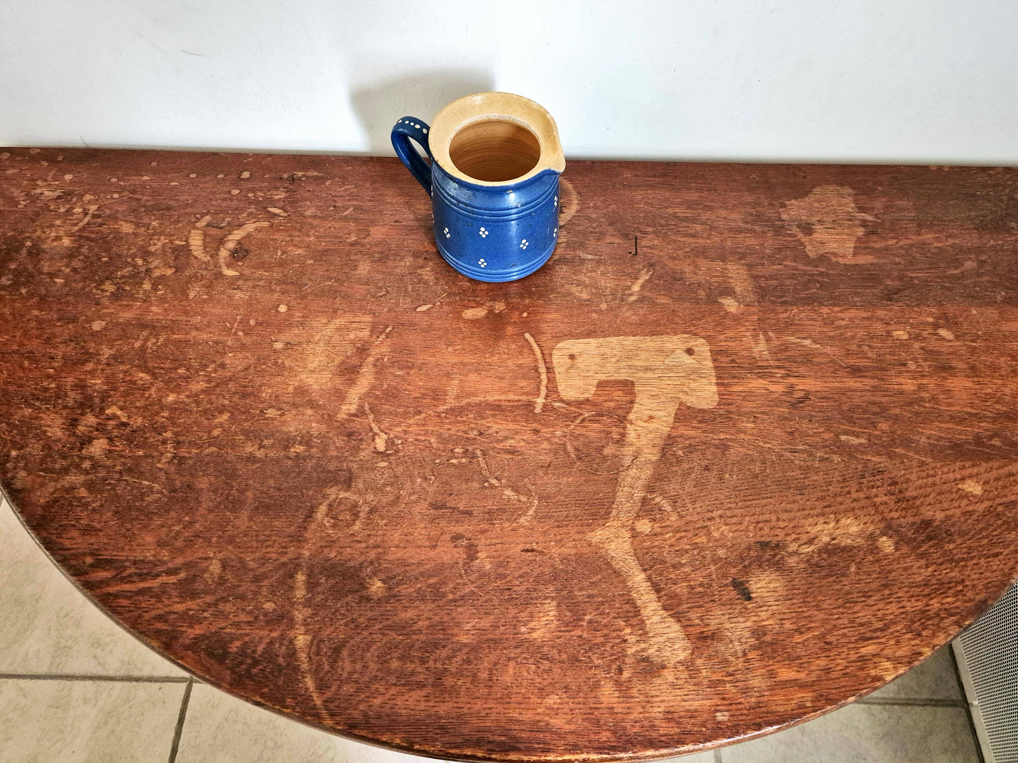 Half-moon table made of solid wood.