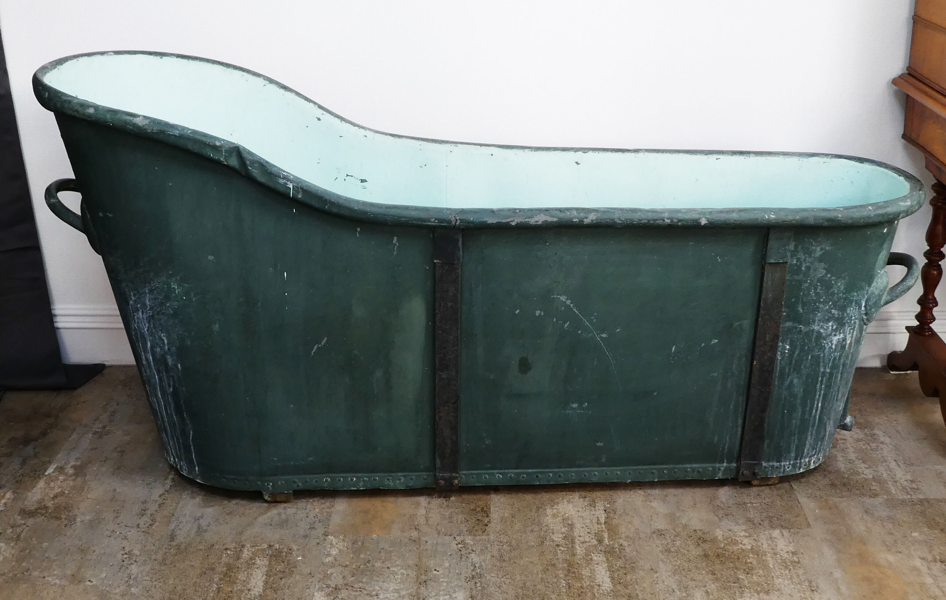Bathtub in zinc wooden base period 19th