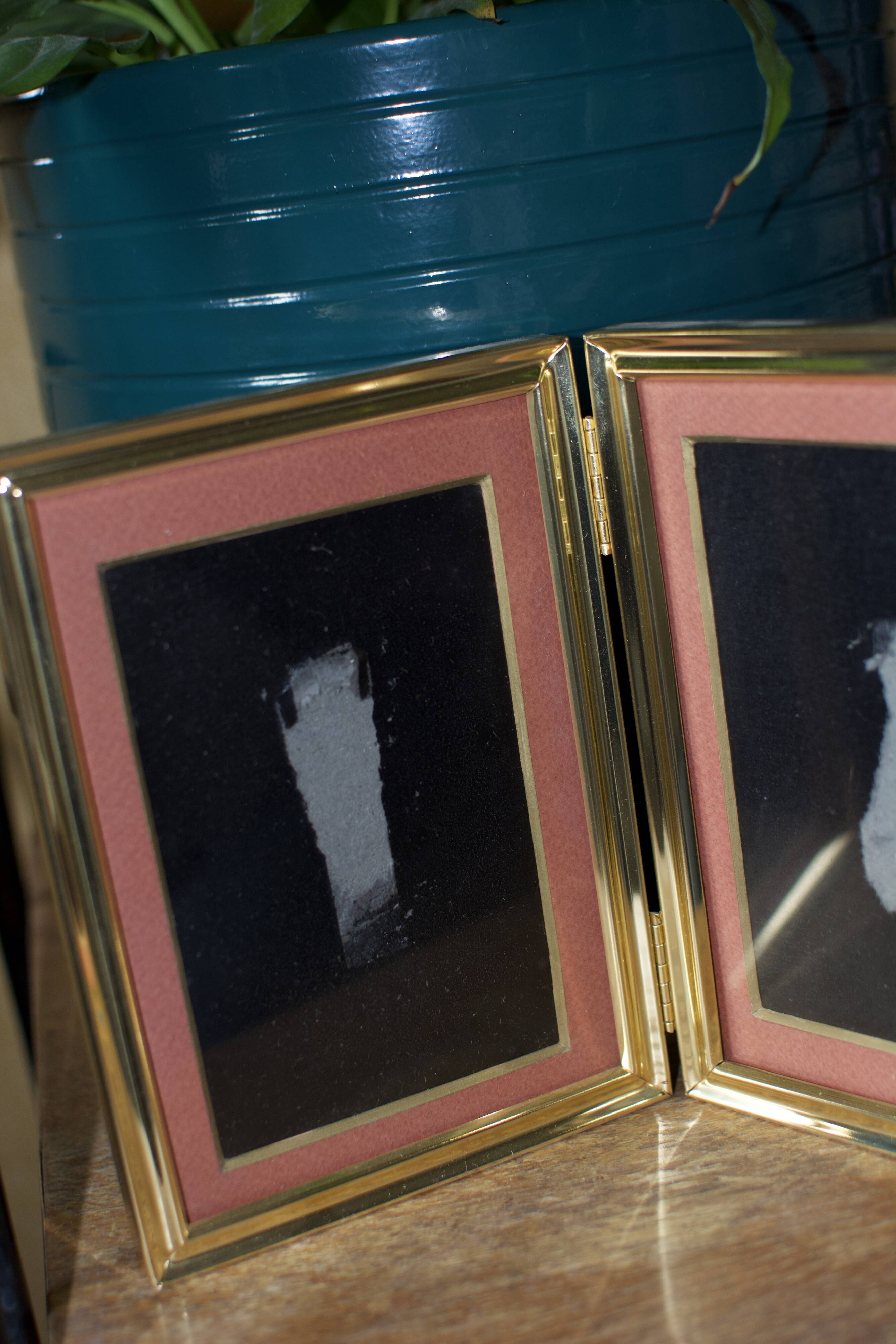 Foldable vintage gold photo frames