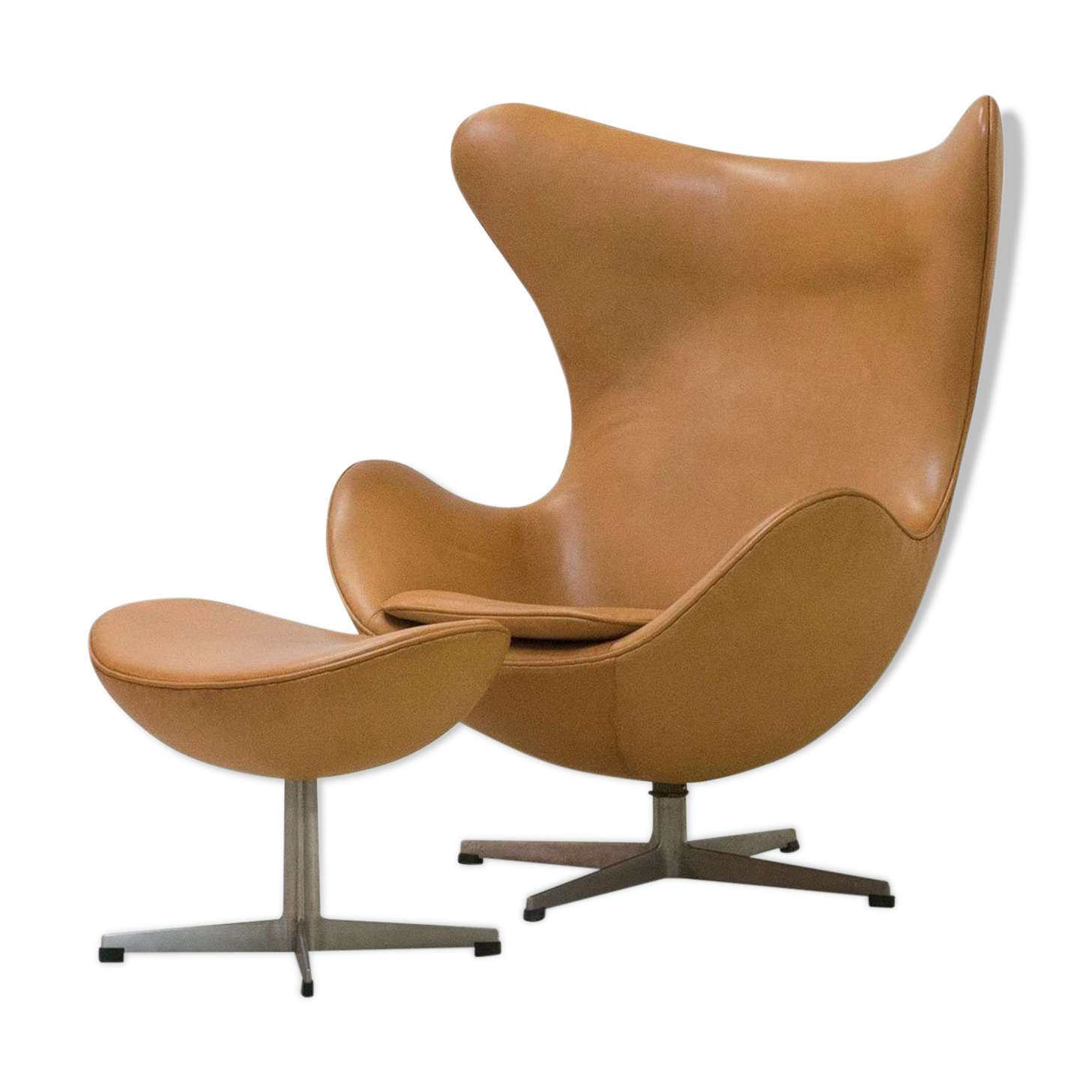 Fauteuil Egg chair et ottoman en cuir cognac, Arne JACOBSEN 1960
