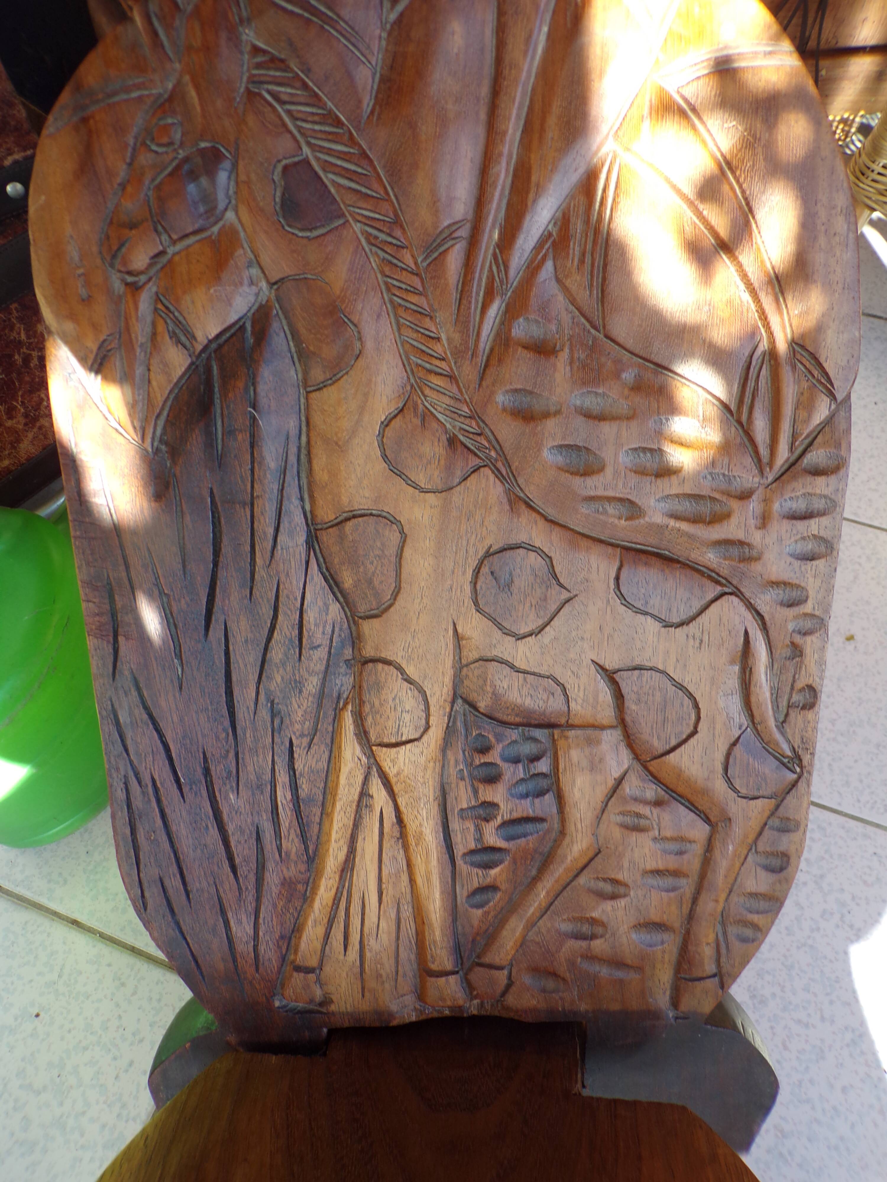 Chaise à palabre en bois sculpté enfant