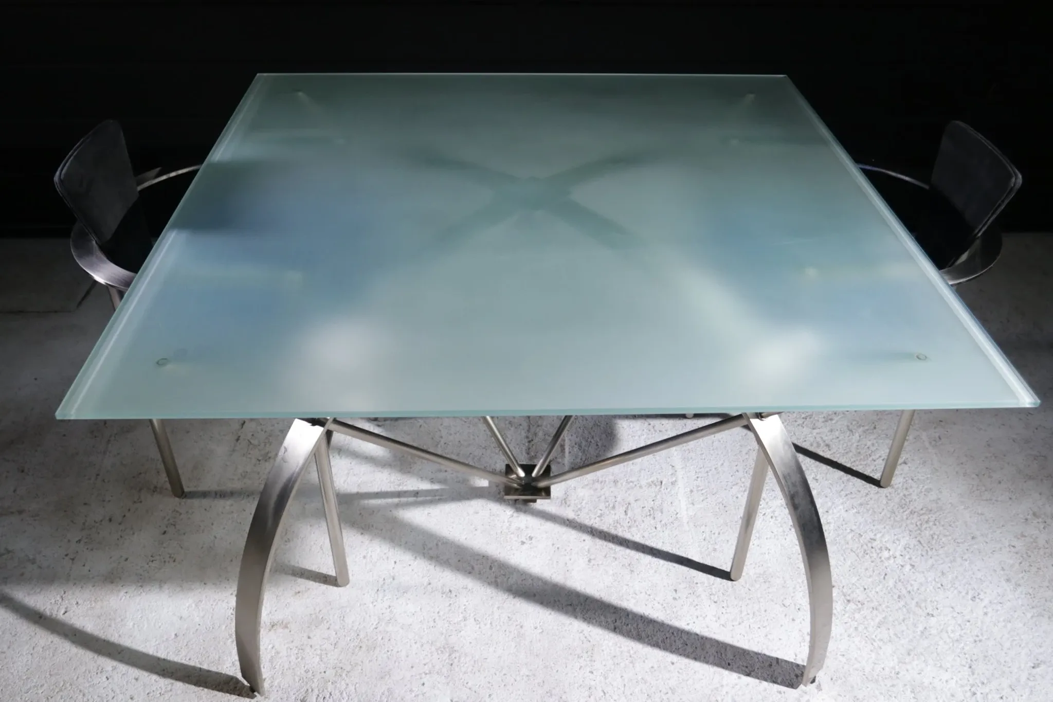 Belgo Chrom dining table, glass top
