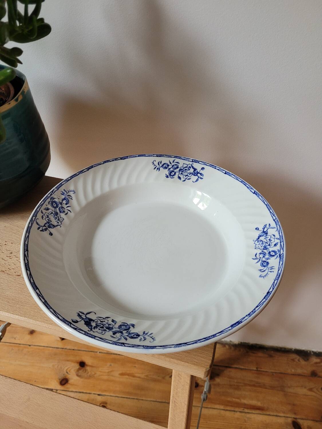 St Amand hollow dish model 9997